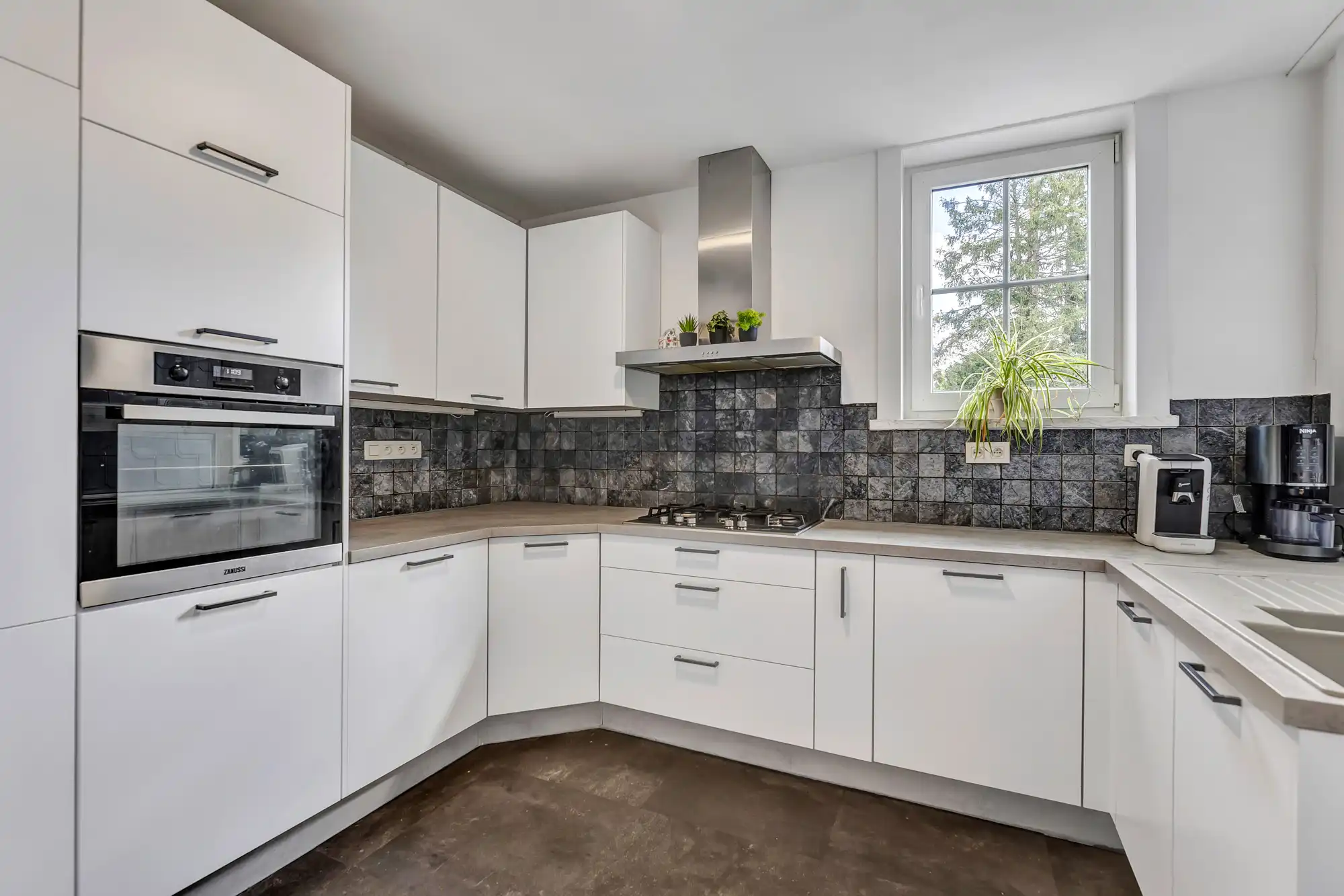 Gerenoveerde woning met tuin en 3 slpks in Halle foto 4