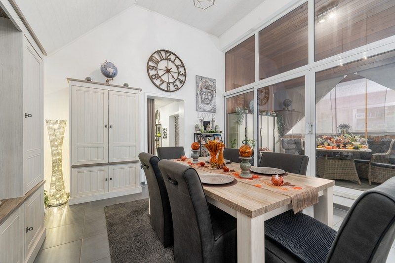 Stijlvol loftappartement met mezzanine en 2 slaapkamers – centrum Lokeren foto 5