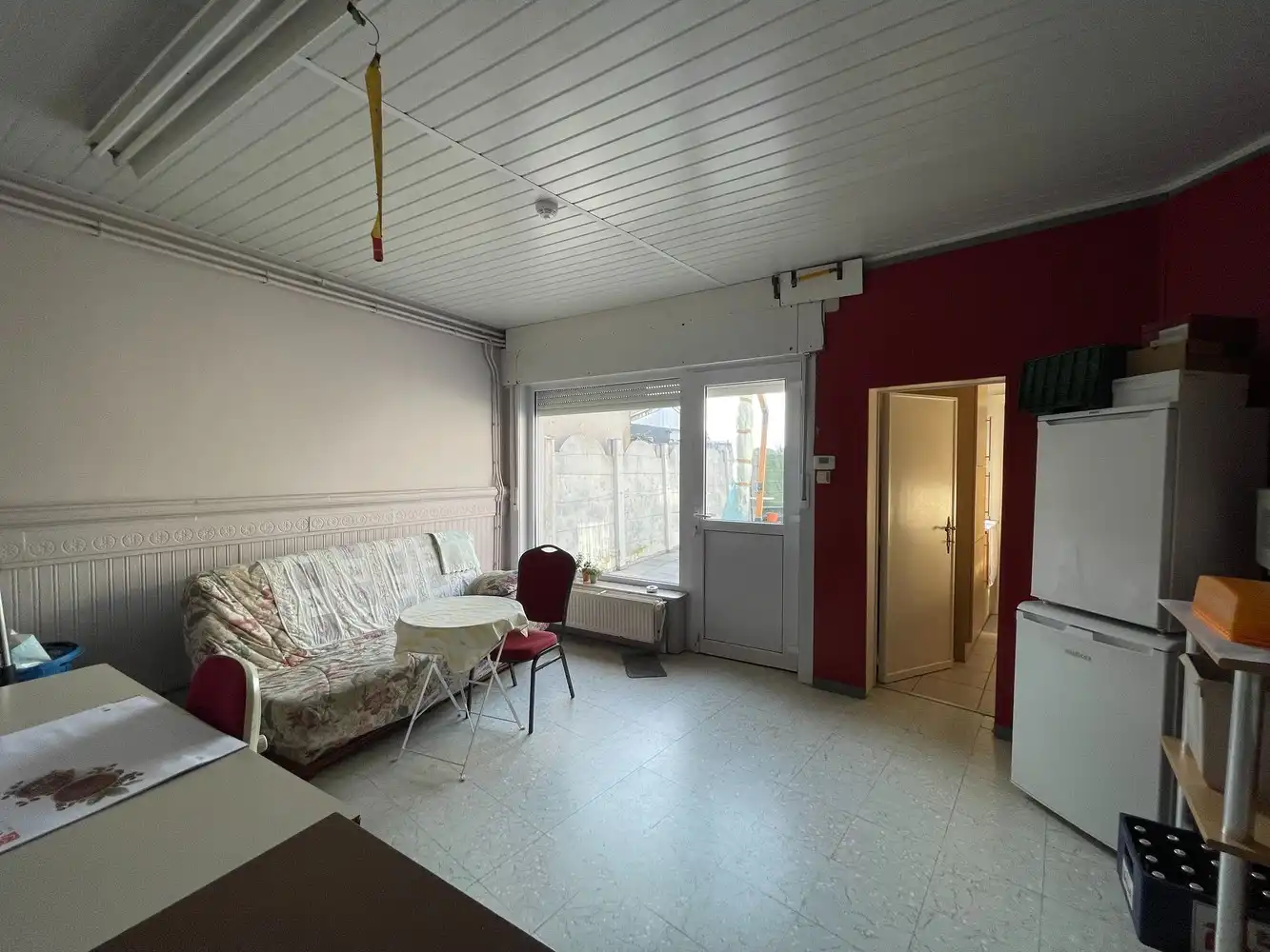 Handelsgelijkvloers met koer en bovengelegen appartement foto 11