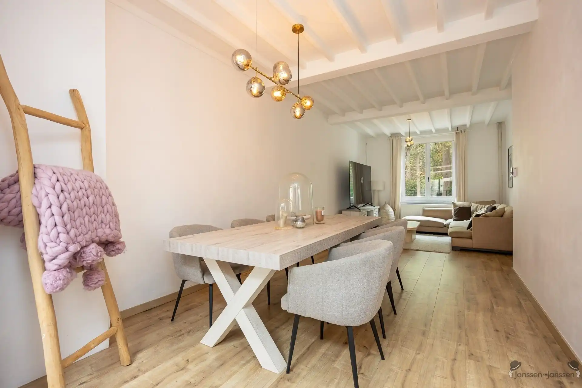 Authentieke, instapklare woning met vernieuwde designkeuken, 4 slaapkamers en garage in hartje Brasschaat foto 11