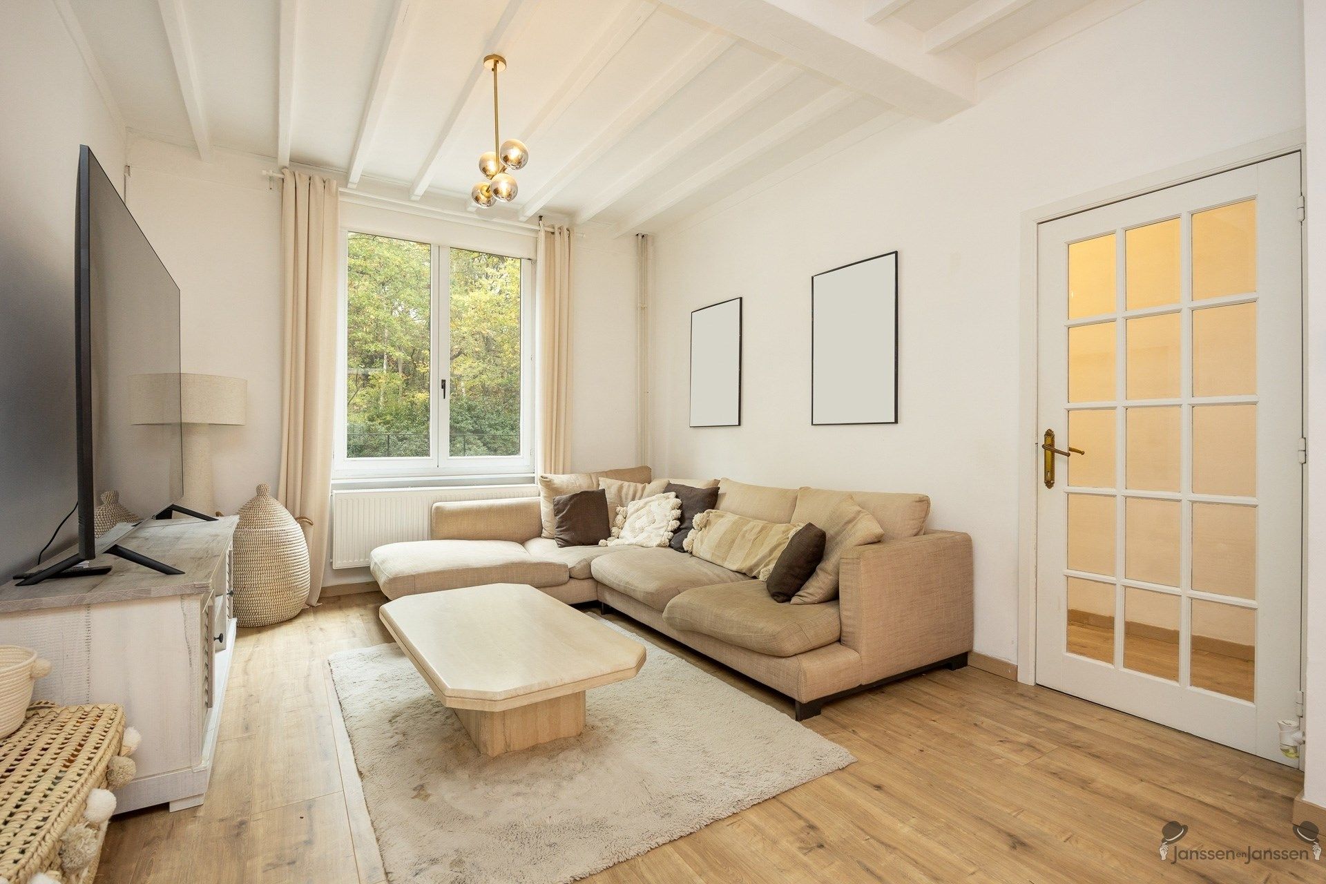 Charmante, instapklare woning met vernieuwde designkeuken, 4 slaapkamers en garage in hartje Brasschaat foto 11