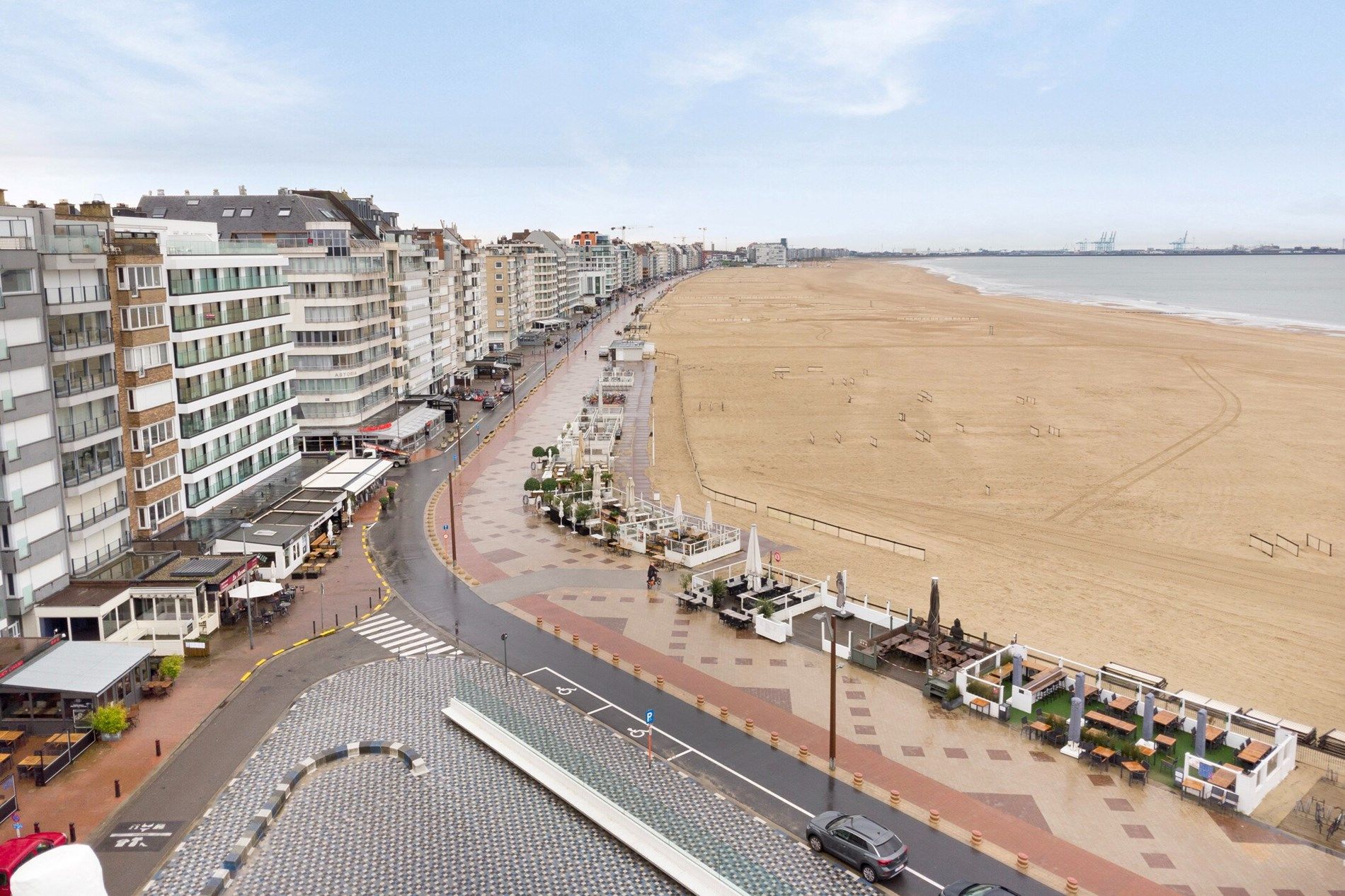 Gezellig één slaapkamer appartement met frontaal zeezicht gelegen op het Rubensplein te Knokke. foto 23