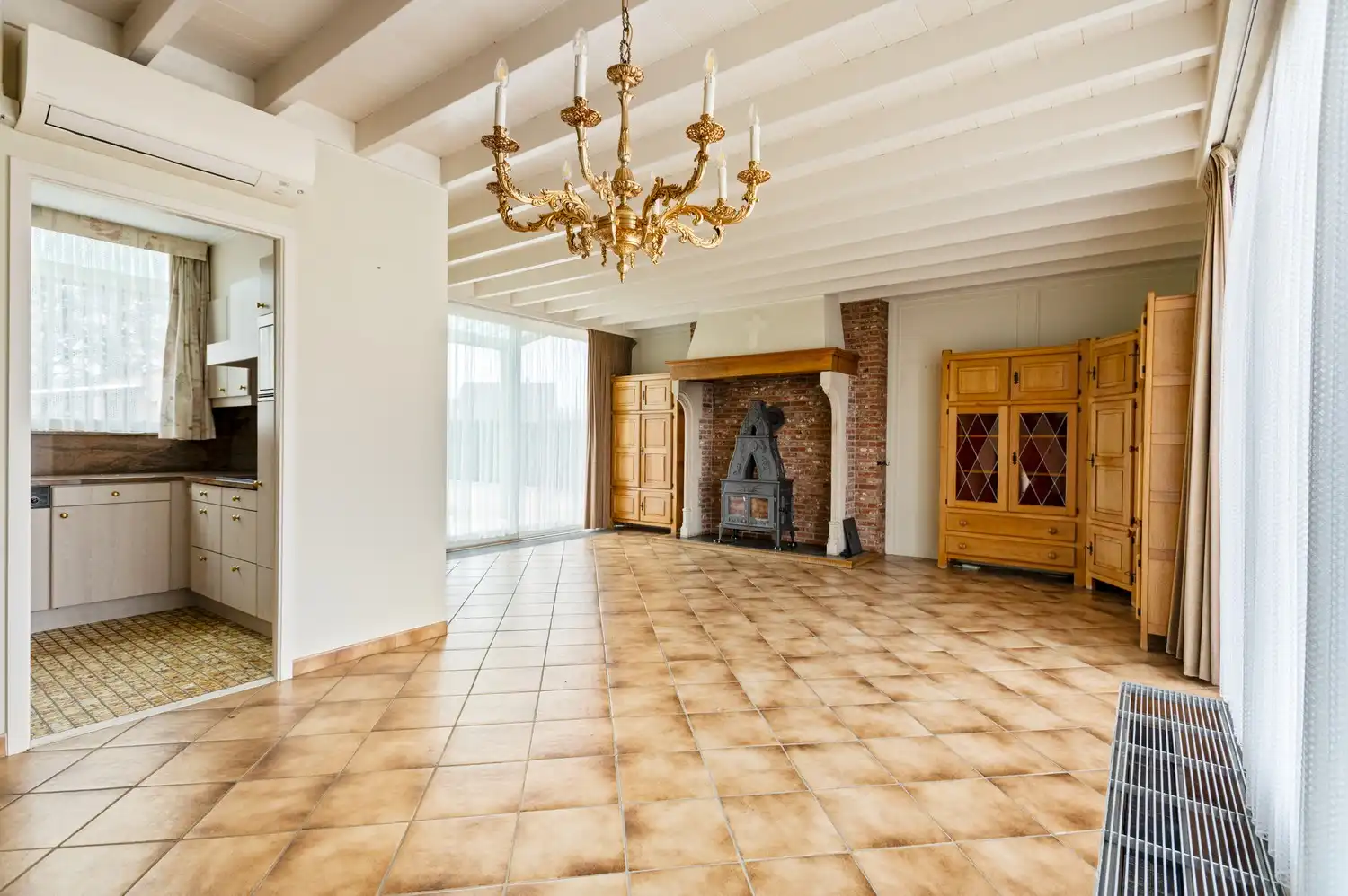 Vrijstaande laagbouw met 2 garages in rustige wijk te Zoersel! foto 4