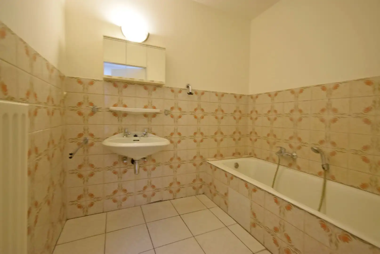 APPARTEMENT MET TWEE SLAAPKAMERS NABIJ CENTRUM ROESELARE - WONEN OF INVESTERINGSKANS foto 8