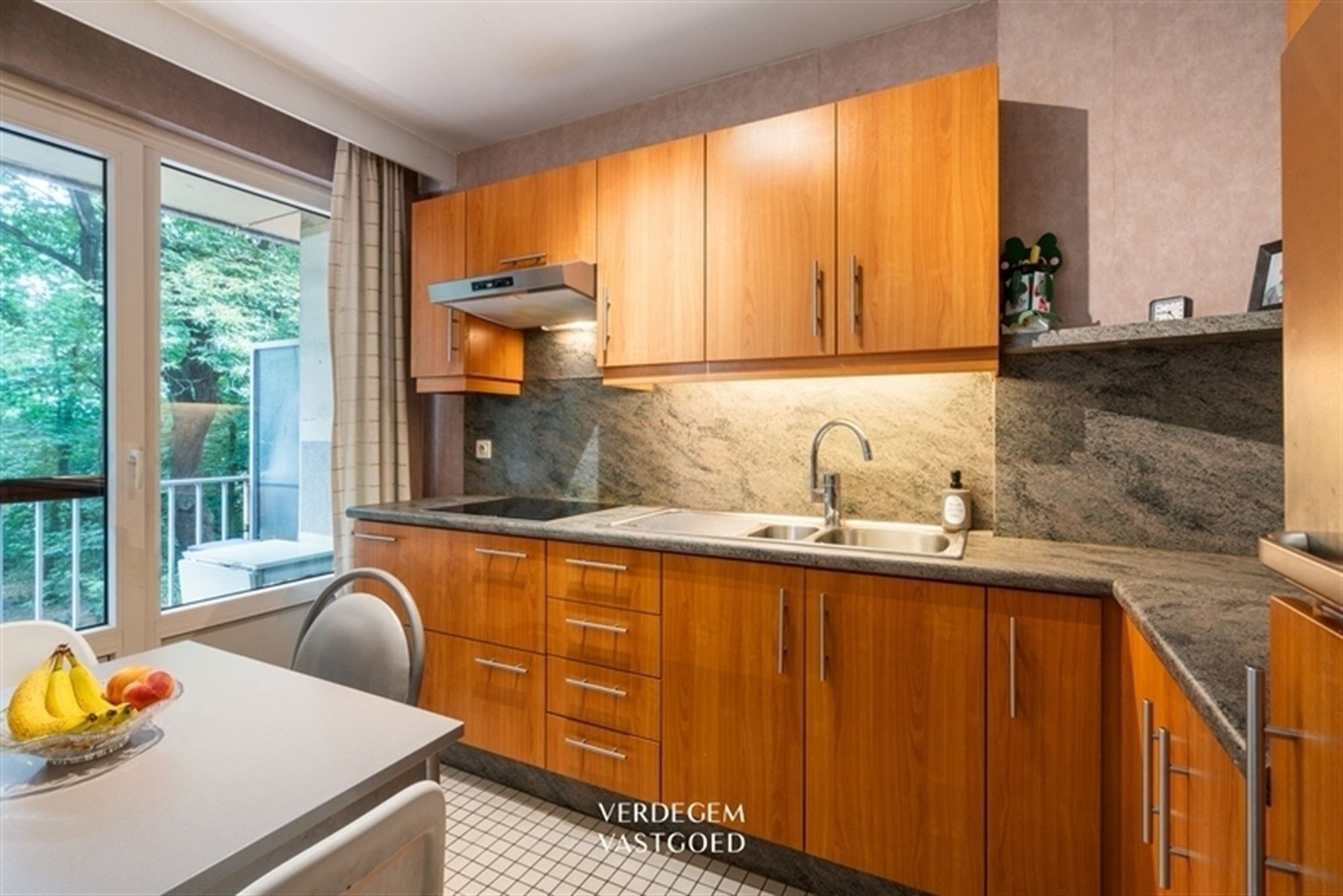 Wonen in de bomen: appartement met 2 slaapkamers en garage, een oase in het groen foto 2