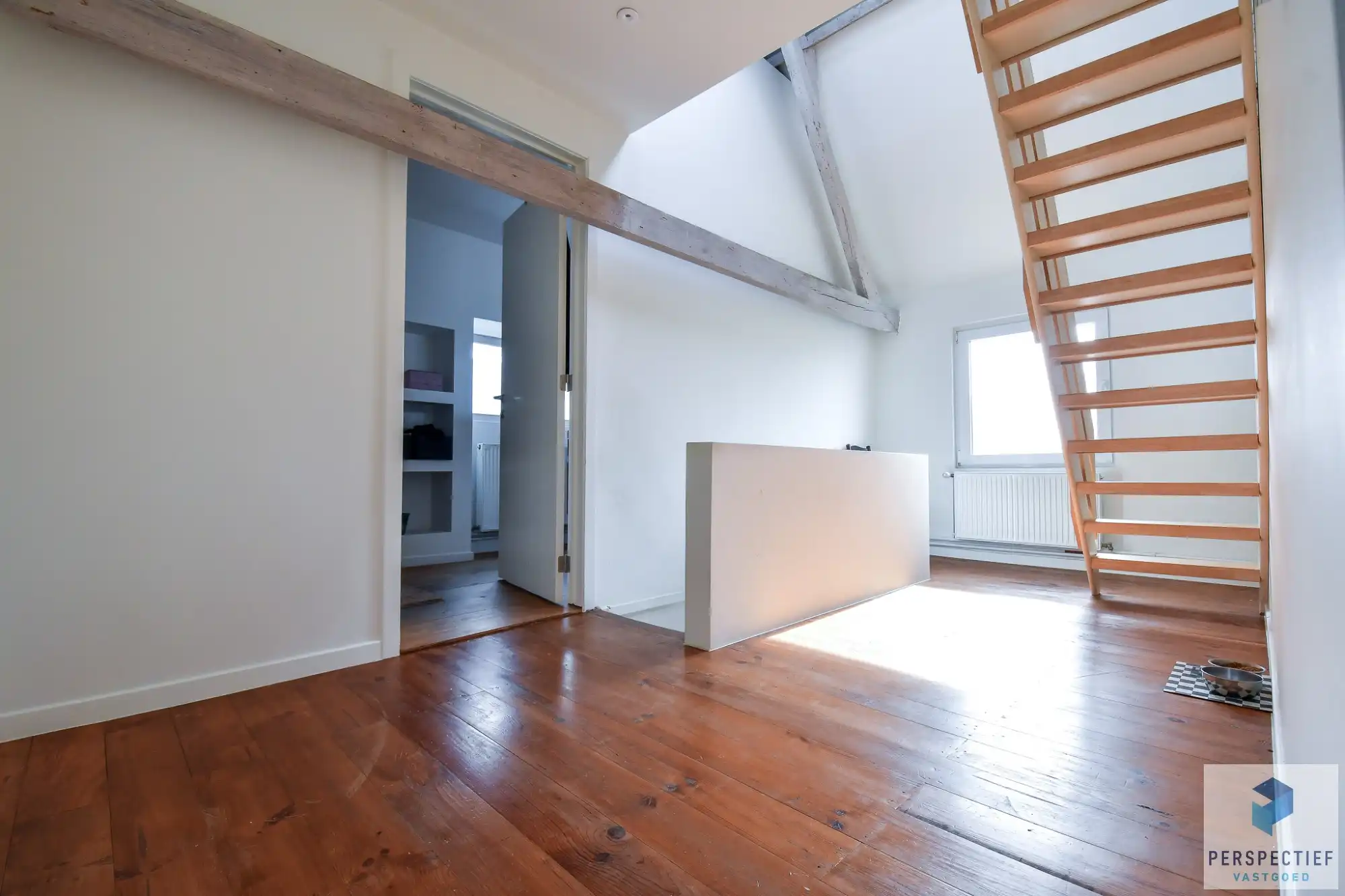 BEZOEKMOMENT VRIJDAG 20/03 VAN 15U TOT 17U |&nbsp;VERRASSEND RUIME CHARMANTE WONING met ZONGERICHTE GEZELIIGE TUIN foto 17