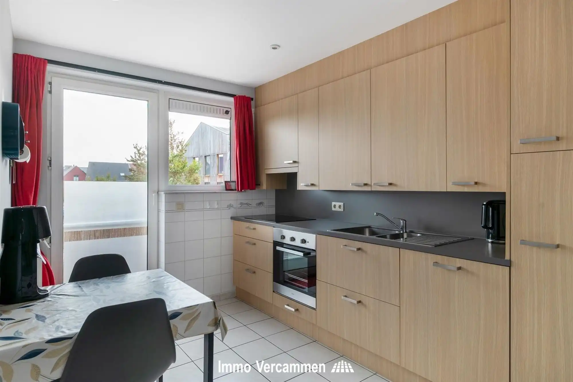 Ruim appartement (109 m²) met 2 SLPK, terras en garage foto 4