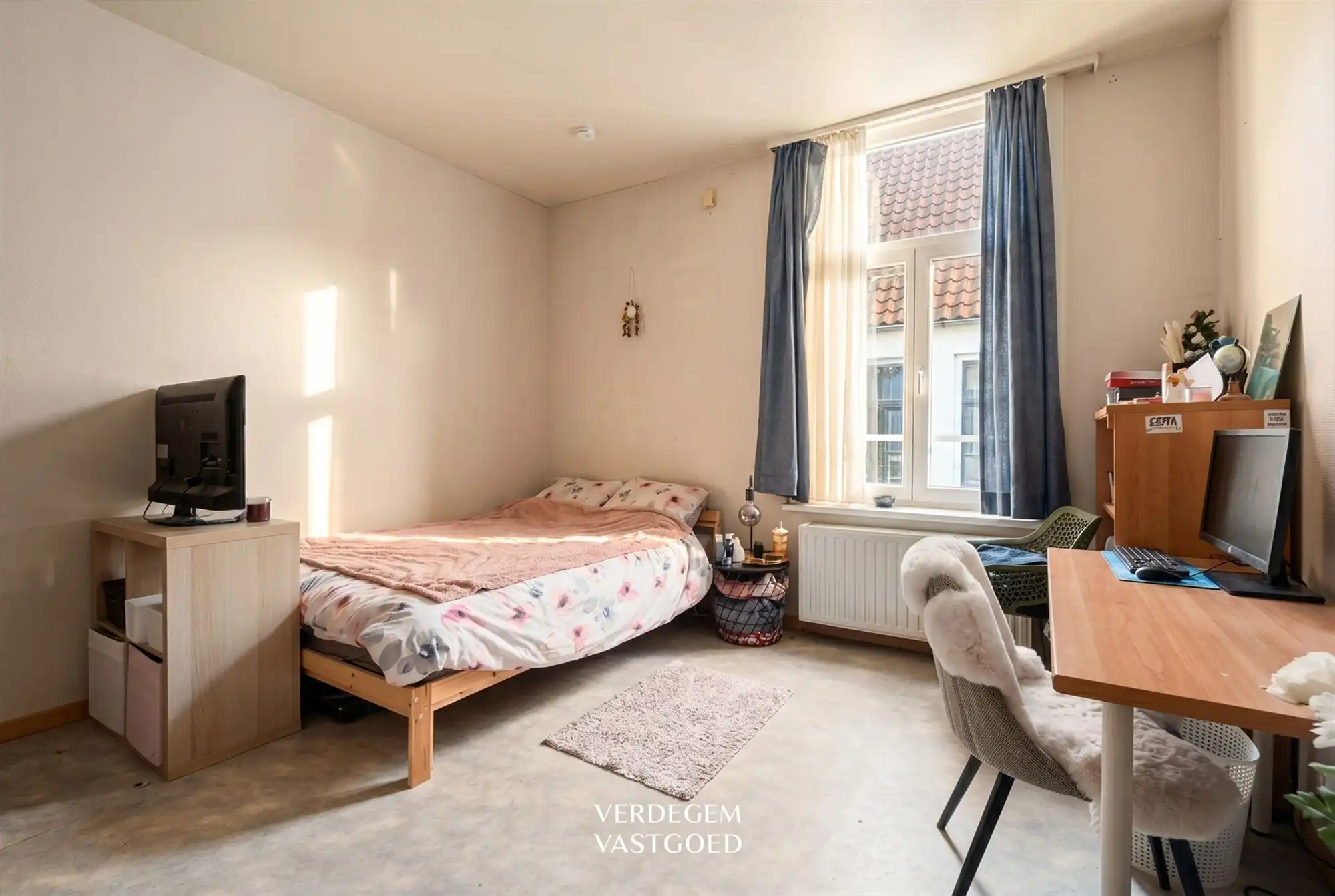 Achter deze mooie blauwe gevel vind je een opbrengsteigendom met 5 studentenkamers op topligging foto 6