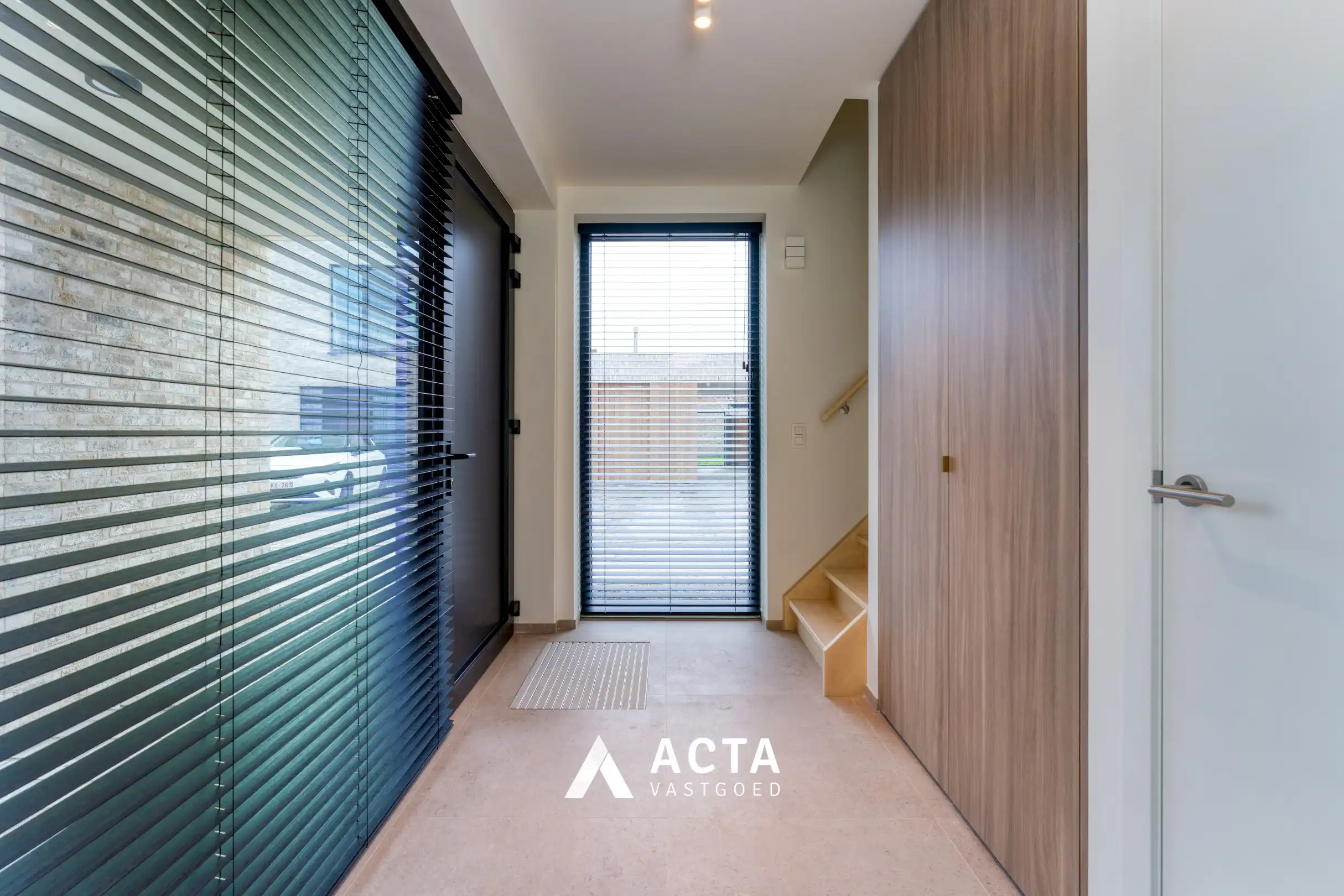 Nieuwbouwwoning met drie slaapkamers en tuin in hartje Mariakerke! foto 5