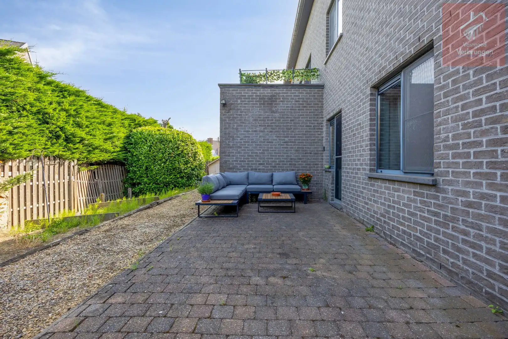 Modern instapklaar gelijkvloers appartement met 2 slpk, terrassen en autostaanplaats foto 15