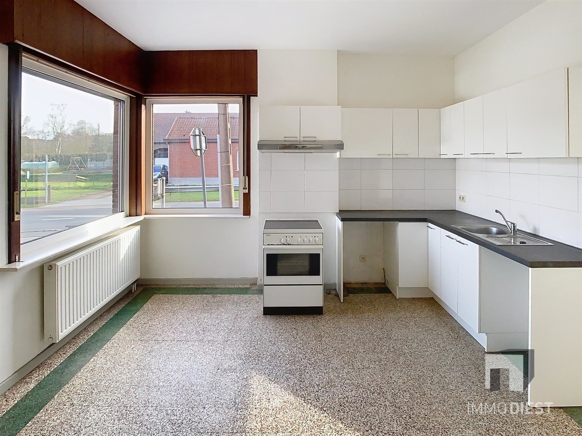 Halfopen woning met kangoeroe-unit te Okselaar.  foto 8