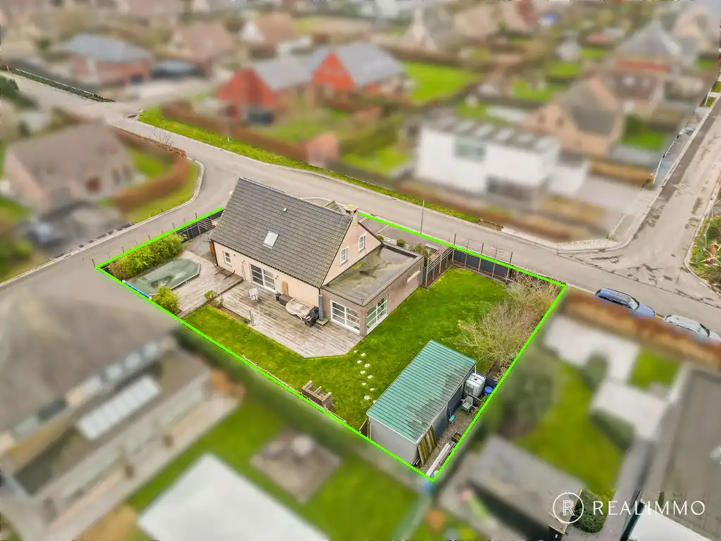 Ruime hedendaagse villa met zwembad in een gegeerde residentiële omgeving foto 31