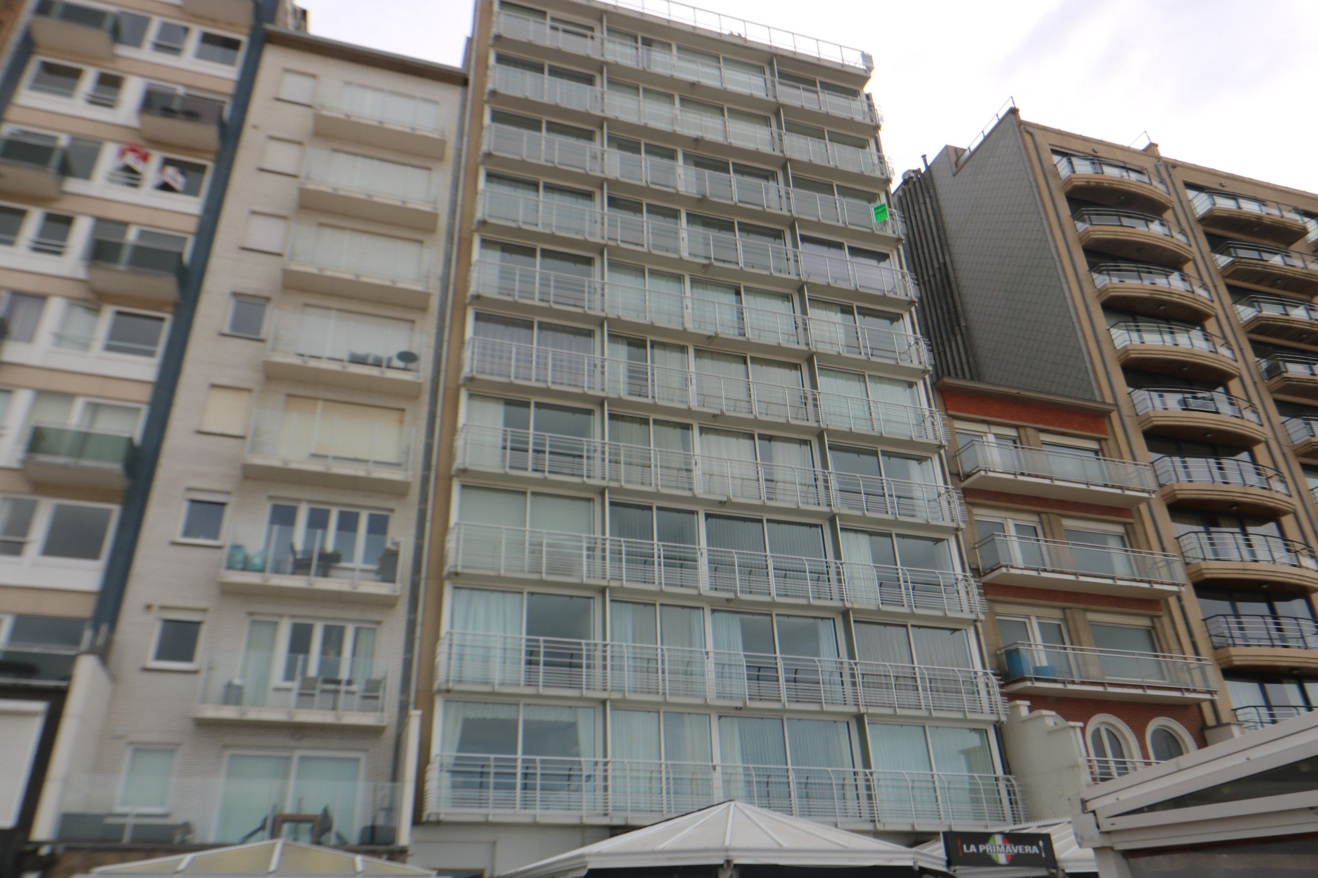 Lichtrijk 2-slaapkamerappartement met frontaal zeezicht  foto 15
