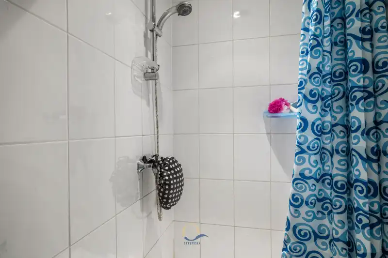 Instapklaar 1-slaapkamerappartement op wandelafstand van het strand en de vele winkels foto 11