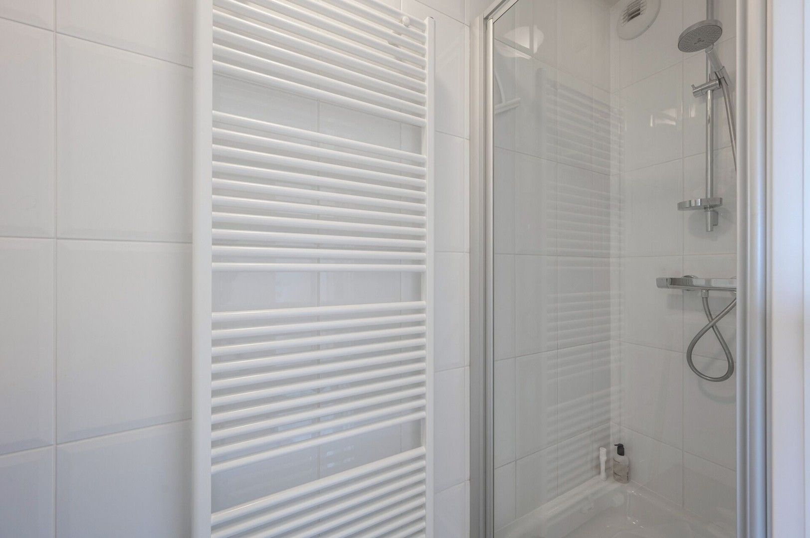 Zonnig doorloopappartement met twee slaapkamers! foto 11