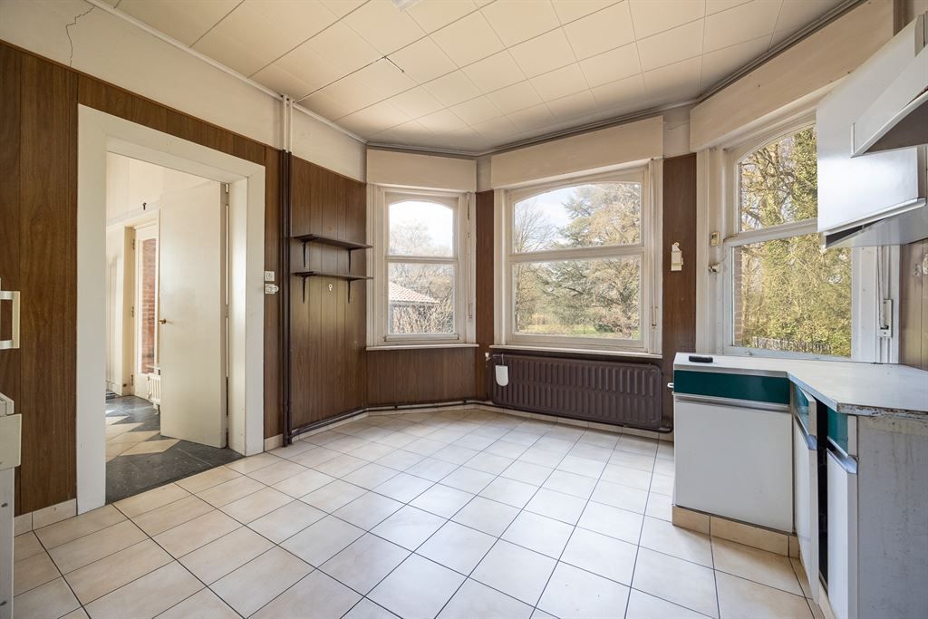 Unieke herenwoning met veel potentieel foto 14