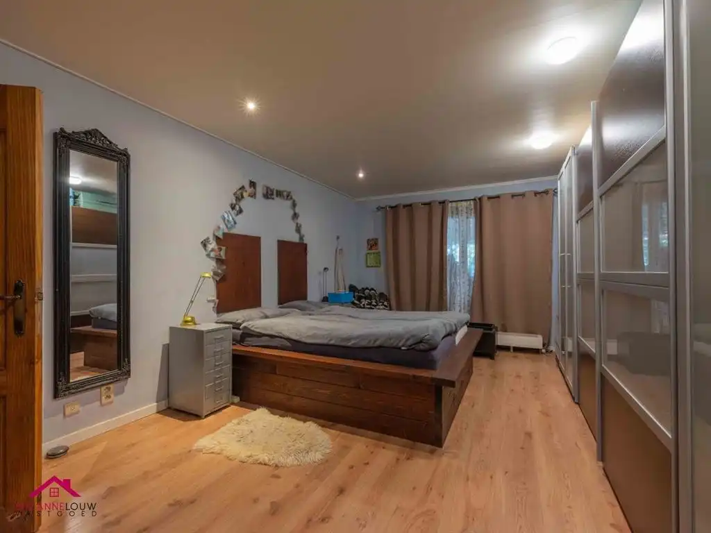 Vrijstaande woning op ruim perceel foto 21