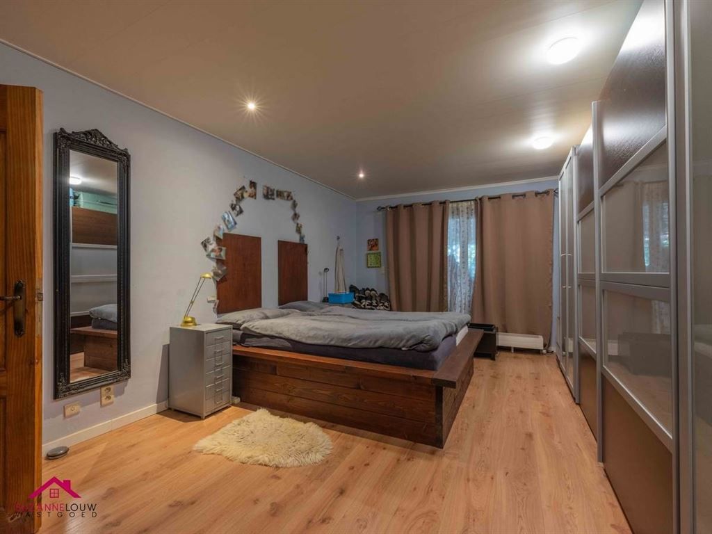 Vrijstaande woning op ruim perceel foto 21