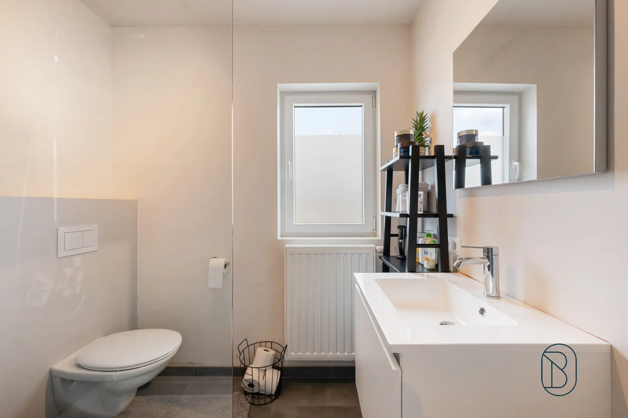 Volledig vernieuwde woning met 3 slk, garage en oprit foto 10