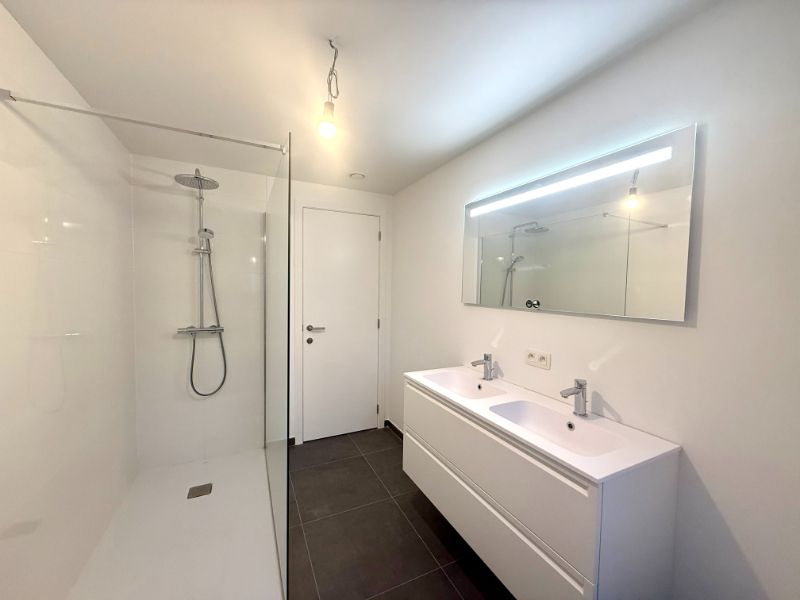 Ruime nieuwbouwwoning met 3 slaapkamers, tuin en carport foto 16