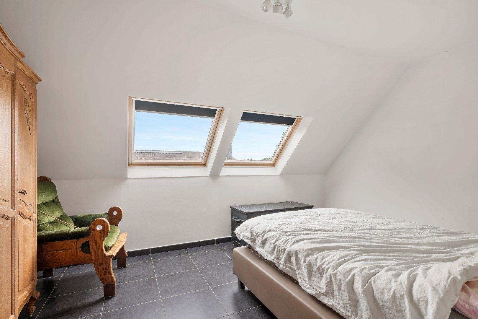 Recente halfopen woning met boomgaard in Ledegem foto 14