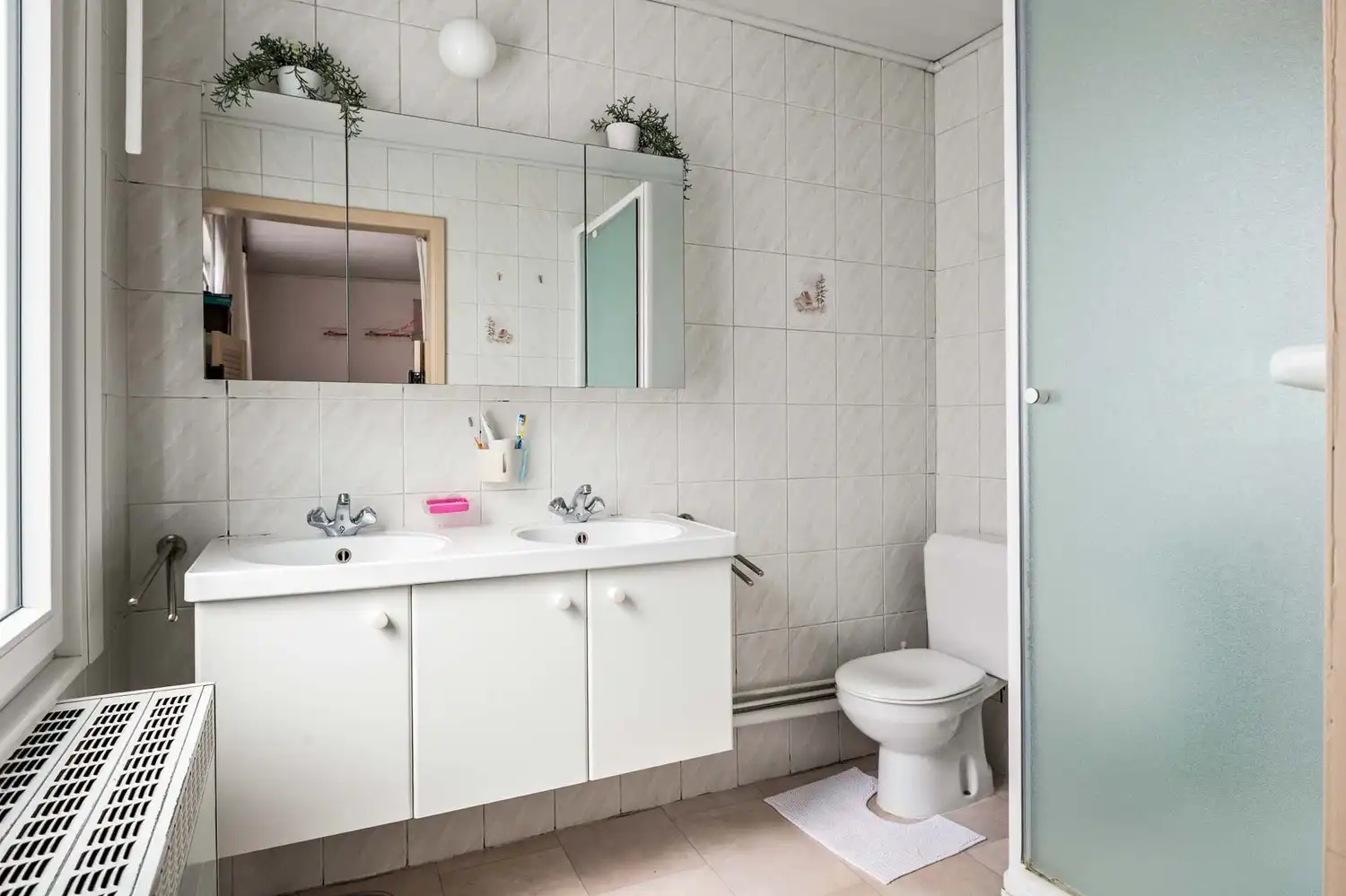 Ruime gezinswoning met 4 slaapkamers op toplocatie in Borgerhout! foto 11