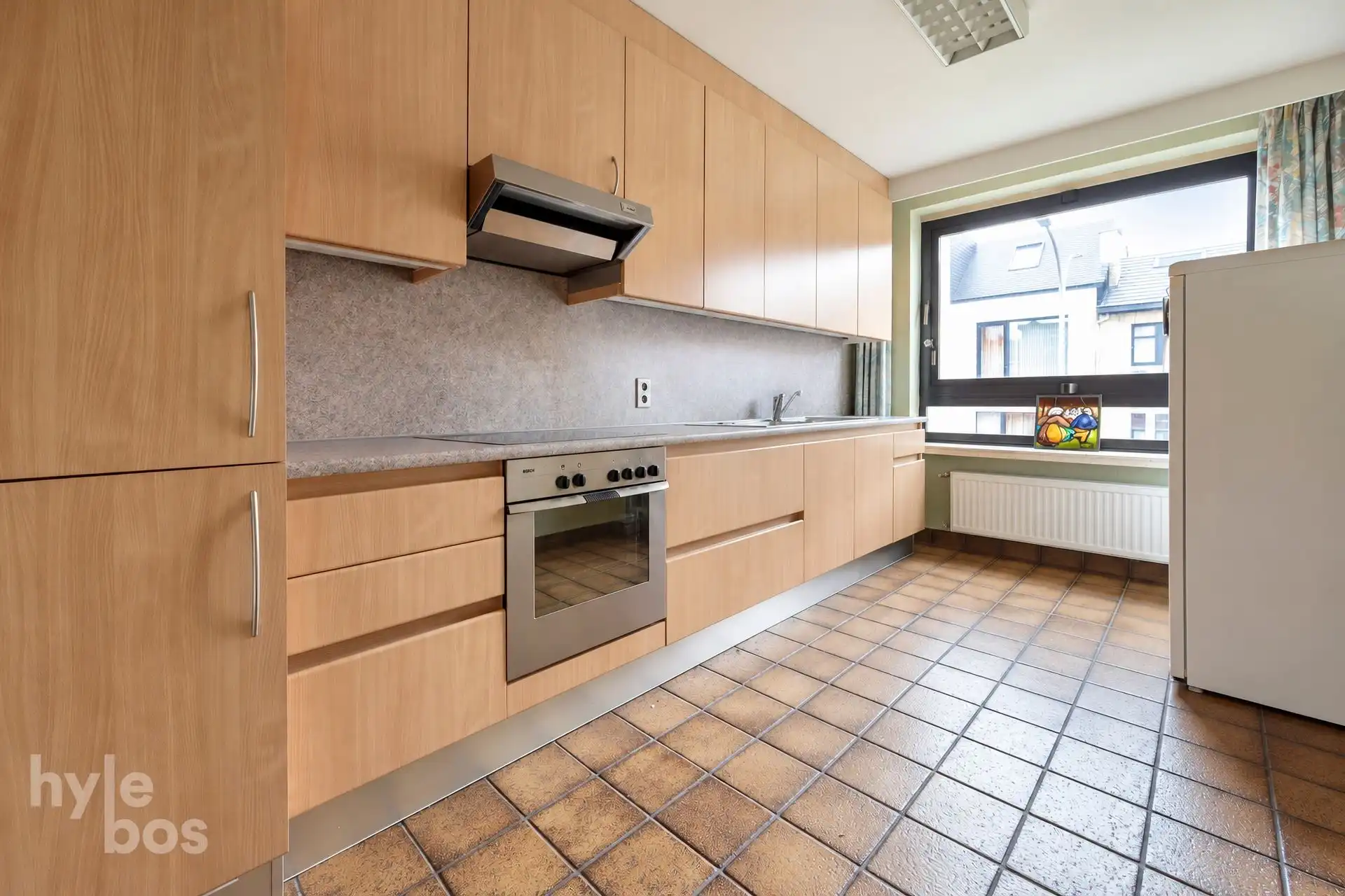 Centraal gelegen 2 slaapkamer appartement met garage foto 8