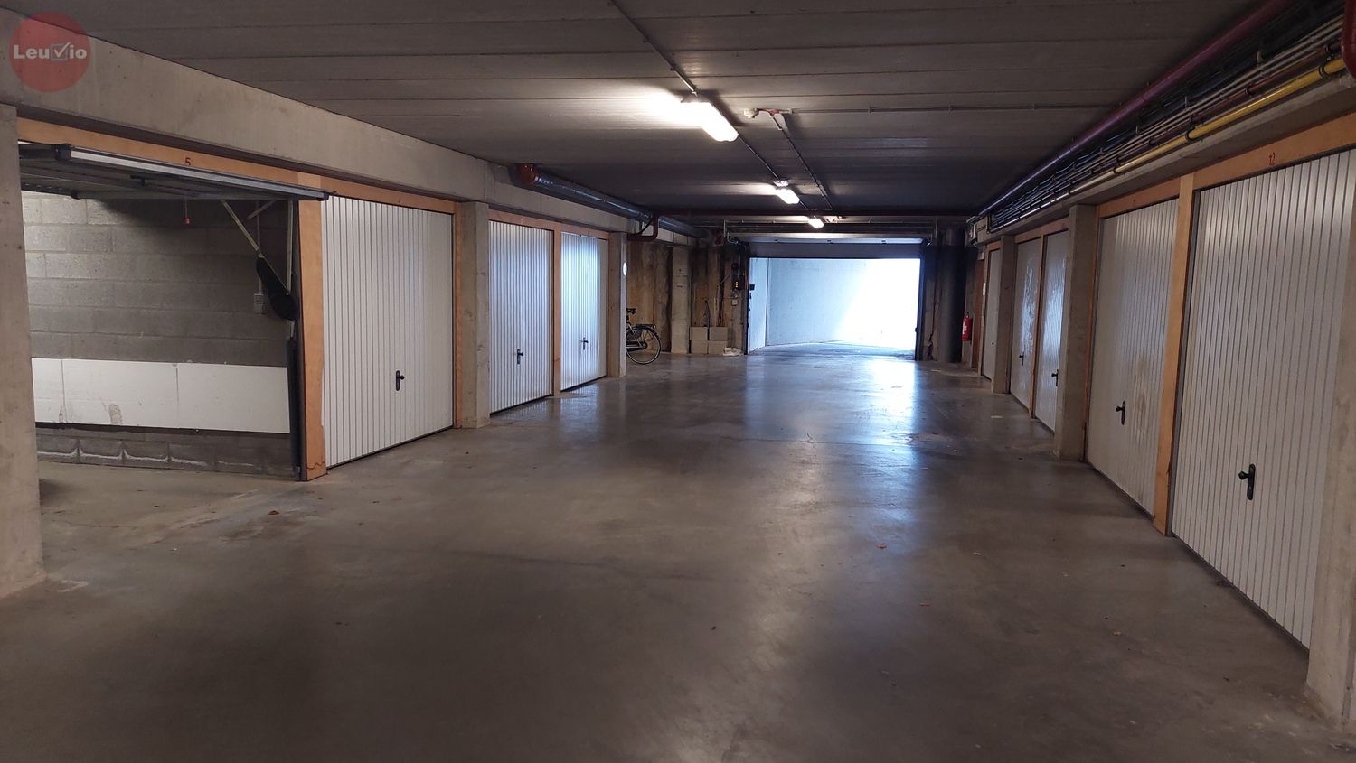 Afgesloten garagebox in ondergrondse parking foto 16