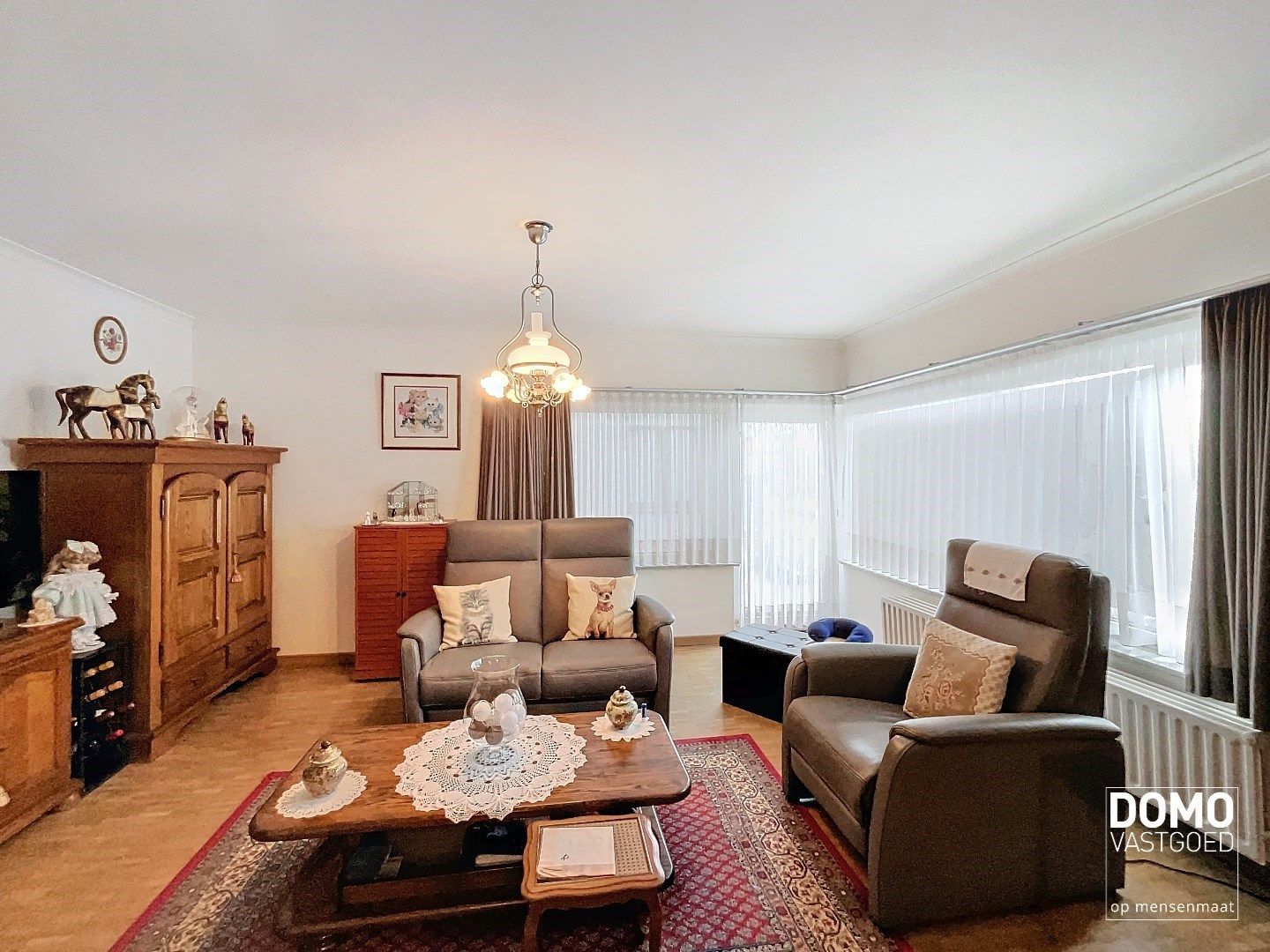 Commercieel gelegen handelspand met inclusief bovenliggend appartement te Kermt. foto 4