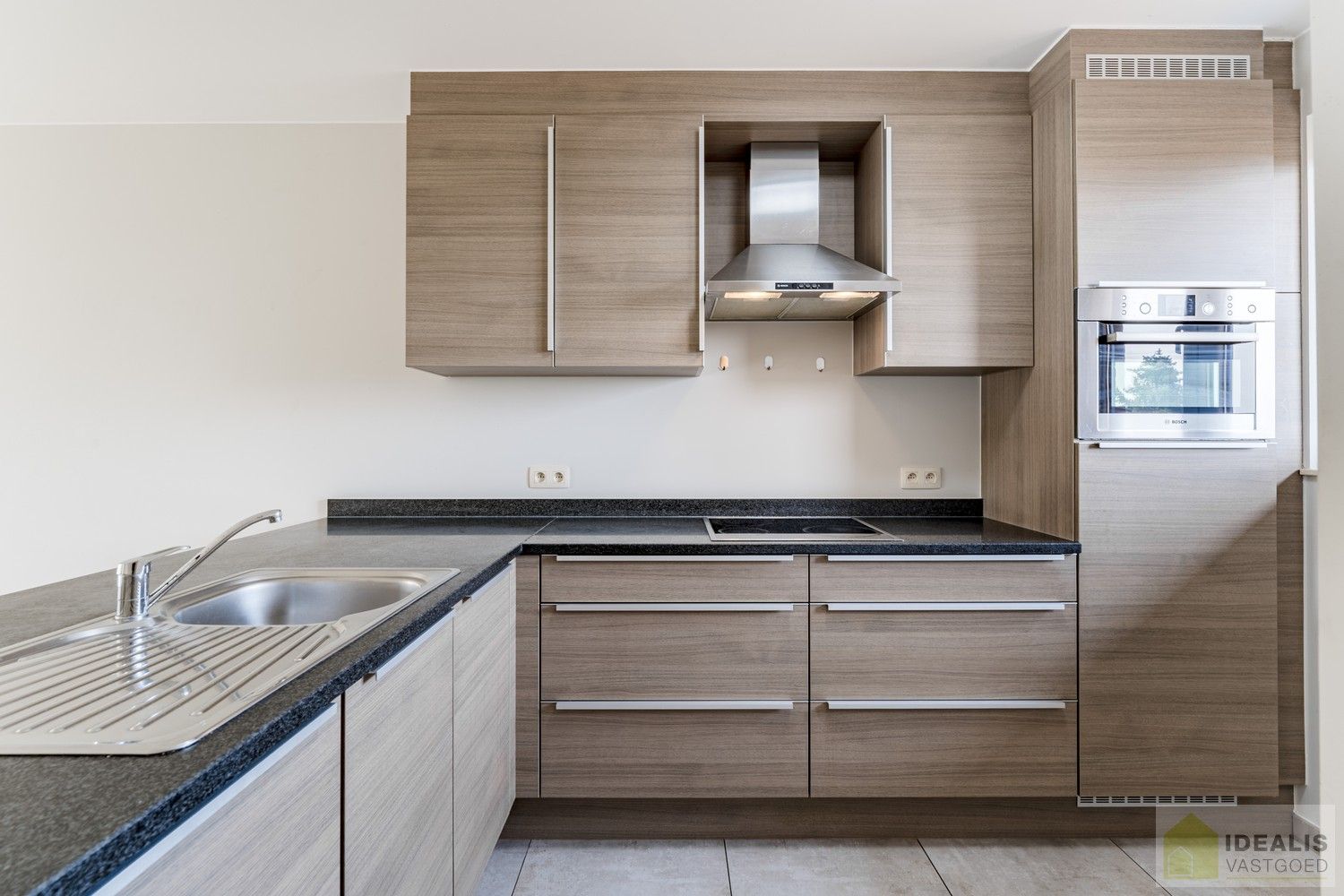 IDEALIS VASTGOED - INSTAPKLAAR APPARTEMENT MET 2 SLAAPKAMERS, AANGENAME LEEFRUIMTE MET AANSLUITEND TERRAS, ONDERGRONDSE PARKEERPLAATS EN BERGRUIMTE. Zeer geschikt voor kandidaten op zoek naar betaalbare woonruimte in nieuwstaat vlak bij de stadskern van Bree! foto 13