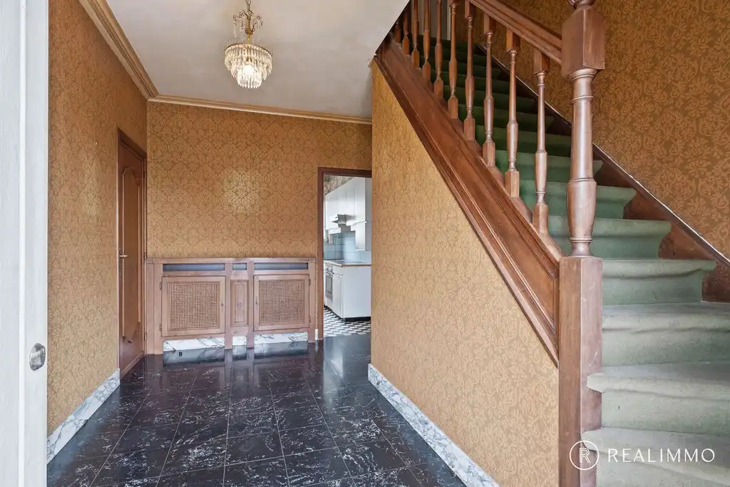 Te renoveren alleenstaande woning met tal van troeven! foto 3