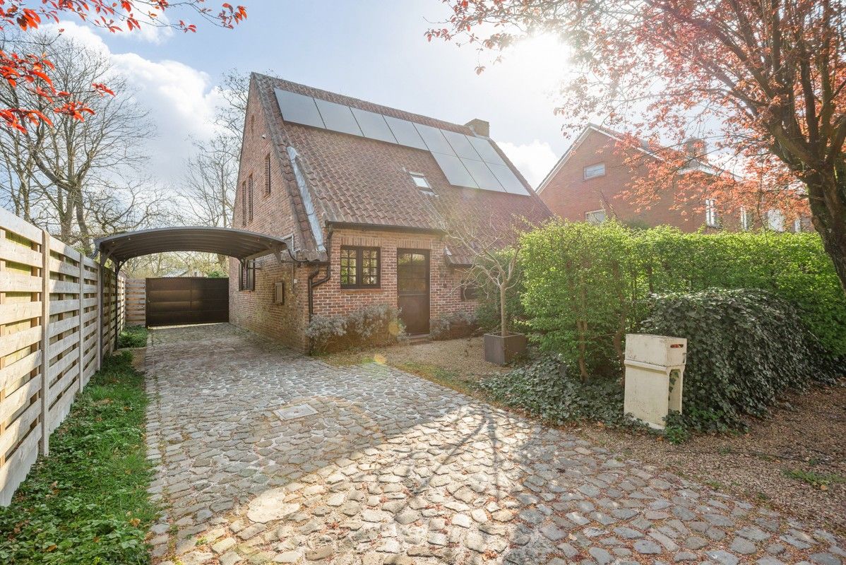Hoofdfoto van de publicatie: Super charmante woning met 2/3 slaapkamers in een doodlopende straat vlakbij het centrum van Schilde.