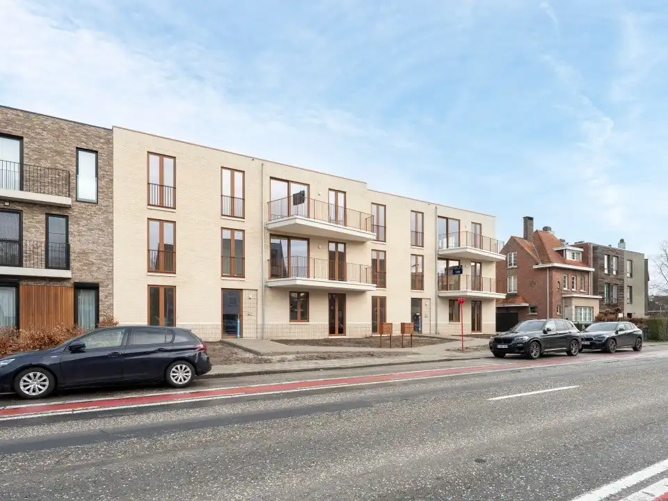 Lichtrijk, ruim & energiezuinig appartement met terras te Brasschaat foto {{pictureIndex}}