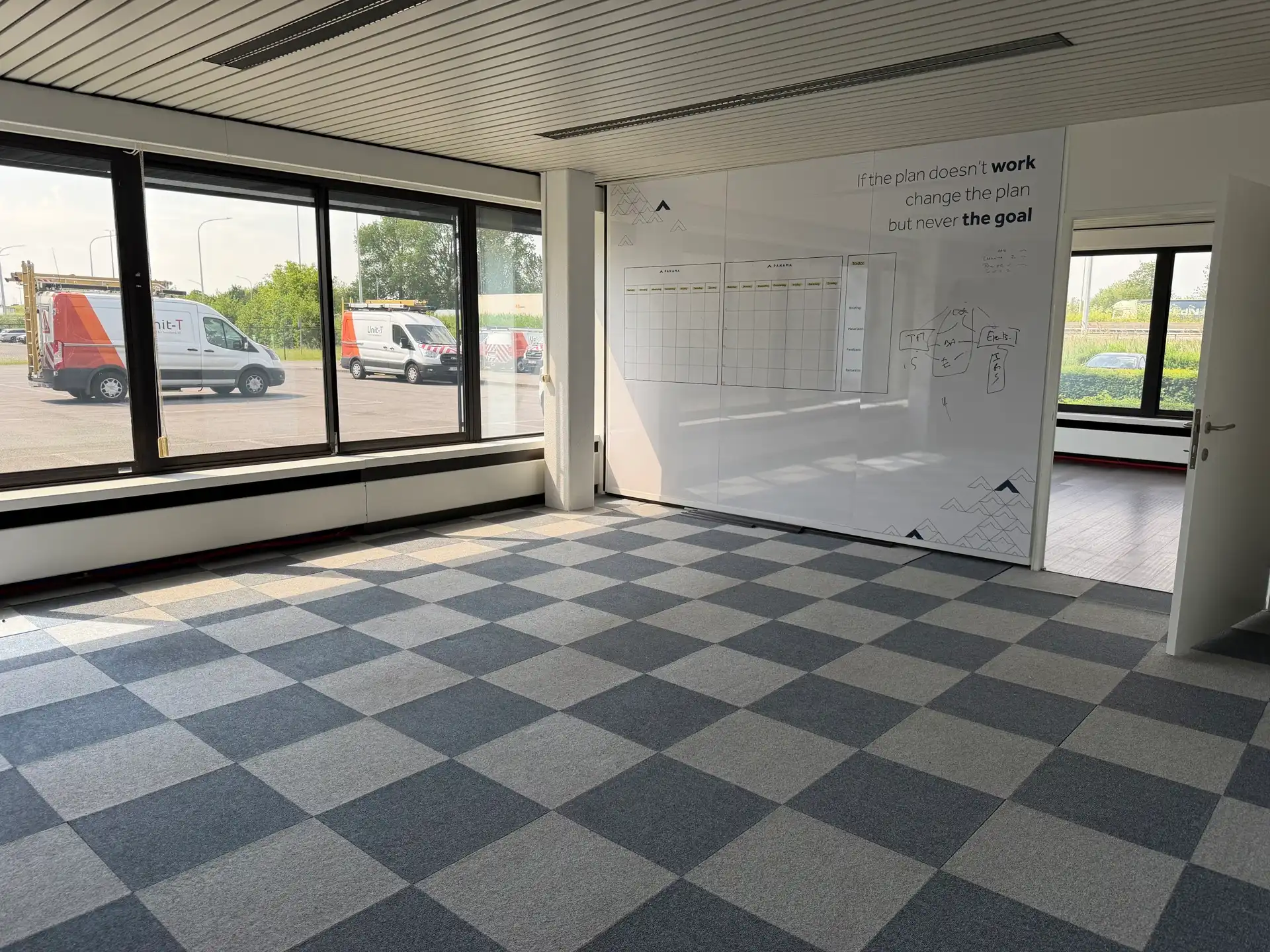 Magazijn 2.963m² met kantoren 569m²  in Temse foto 7
