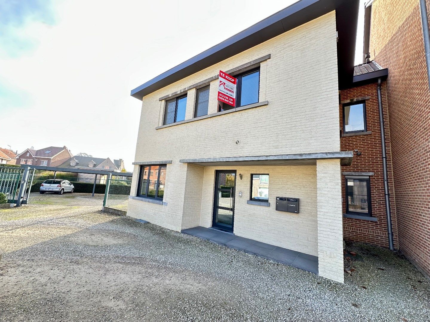 Ruim duplex appartement in Tongeren met terras, 2 slaapkamers en parkeerplaats foto 2