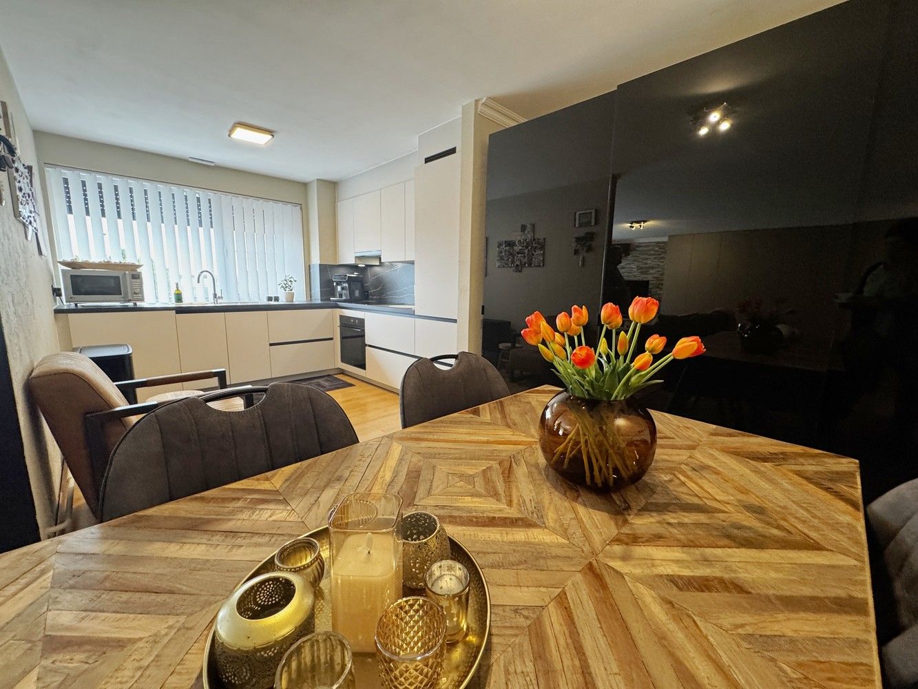 Ruim en instapklaar appartement met zonnige troeven in Houthalen-Helchteren foto 5