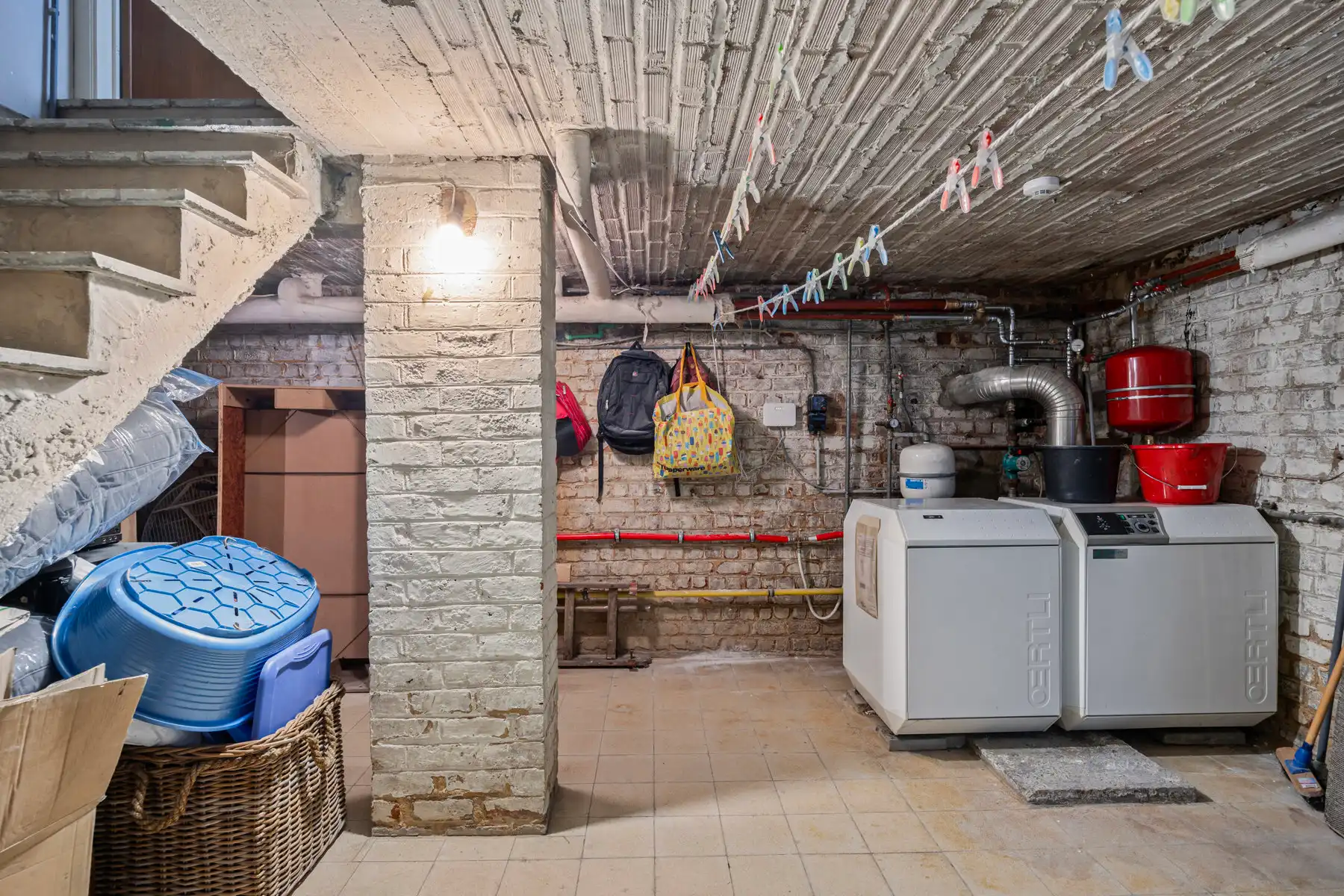 Ruime gerenoveerde vrijstaande woning nabij centrum Halle foto 18