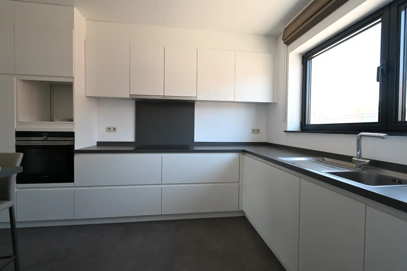 Knap ingericht ruim duplex-appartement met 3 slaapkamers te  Bilzen - Merem + autostandplaats foto 7