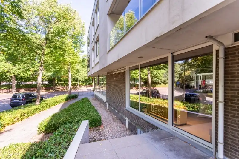 Prachtige handelsruimte te huur op "PATIO DONK" foto 8