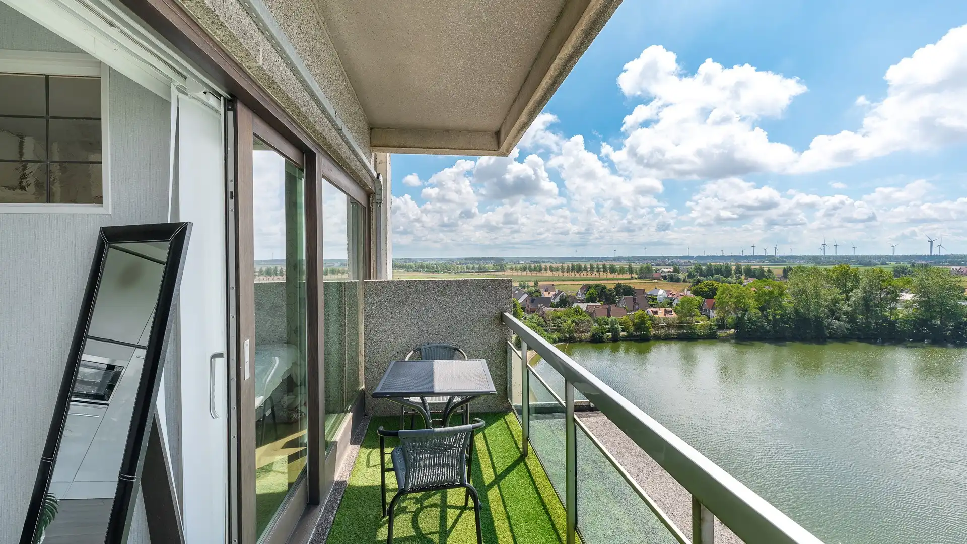 Appartement met breed zonneterras te Heist-Duinbergen foto {{pictureIndex}}