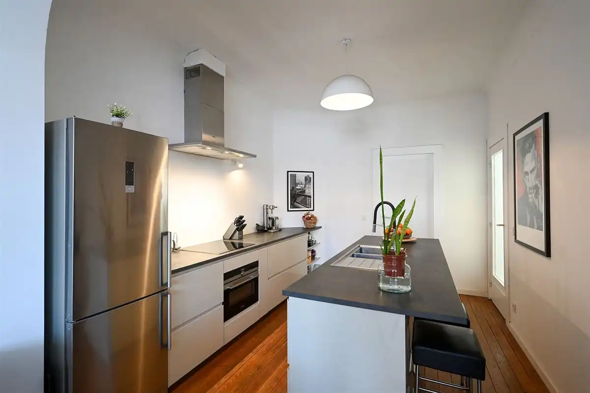 Superleuk appartement met ruime slaapkamer en apart bureel of dressing foto 7