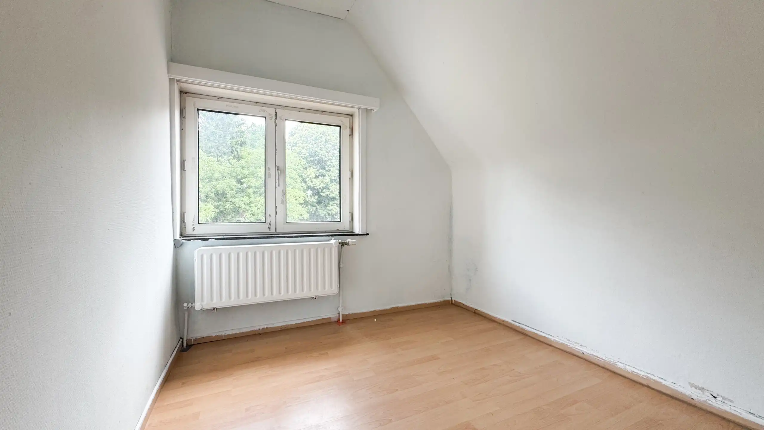 Te renoveren woning op groot perceel te Heusden-Zolder! foto 16