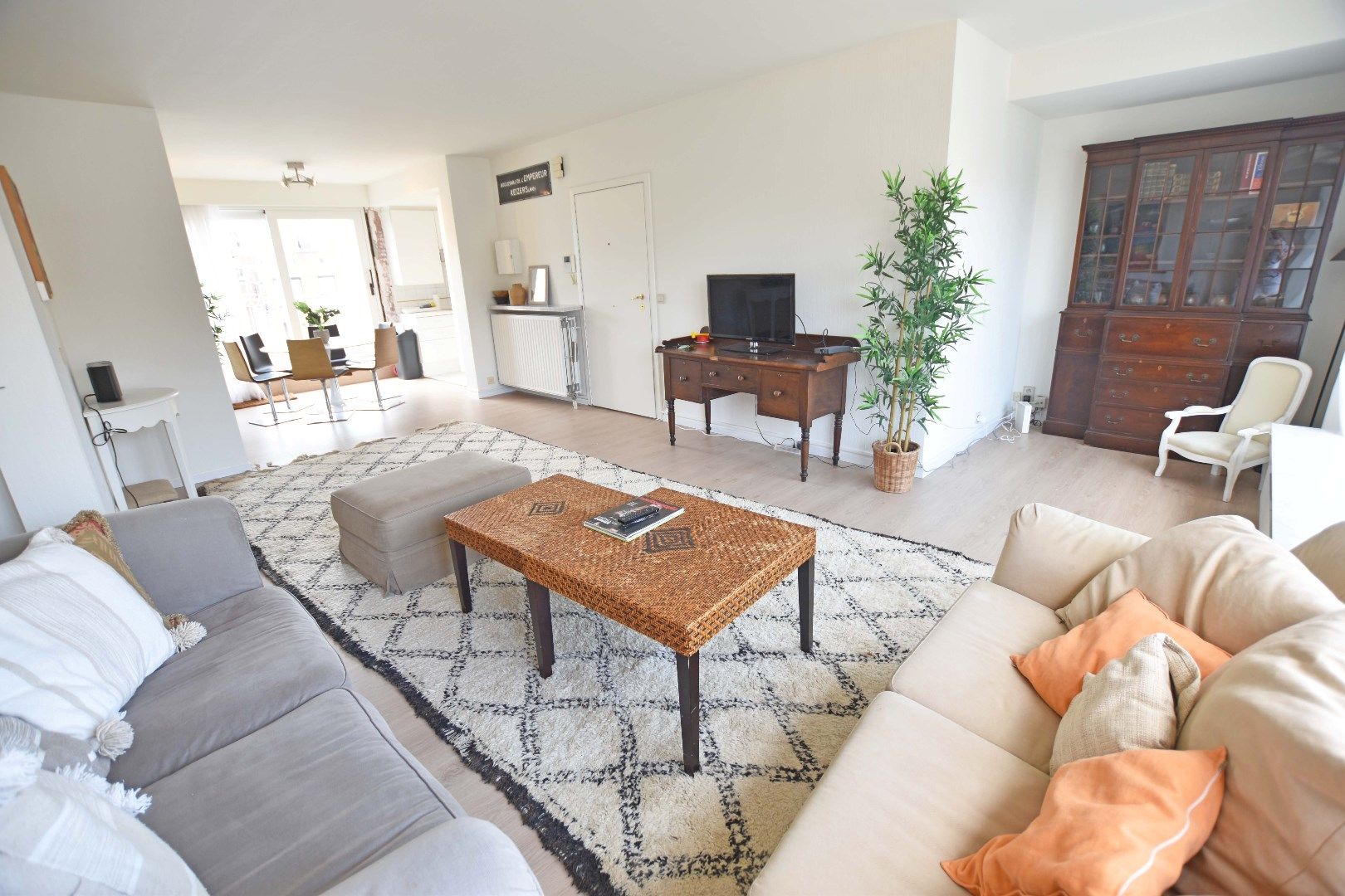 Penthouse met uitzonderlijk ruime terrassen, rustig gelegen in het centrum tussen de Zoutelaan en de Dumortierlaan foto 4