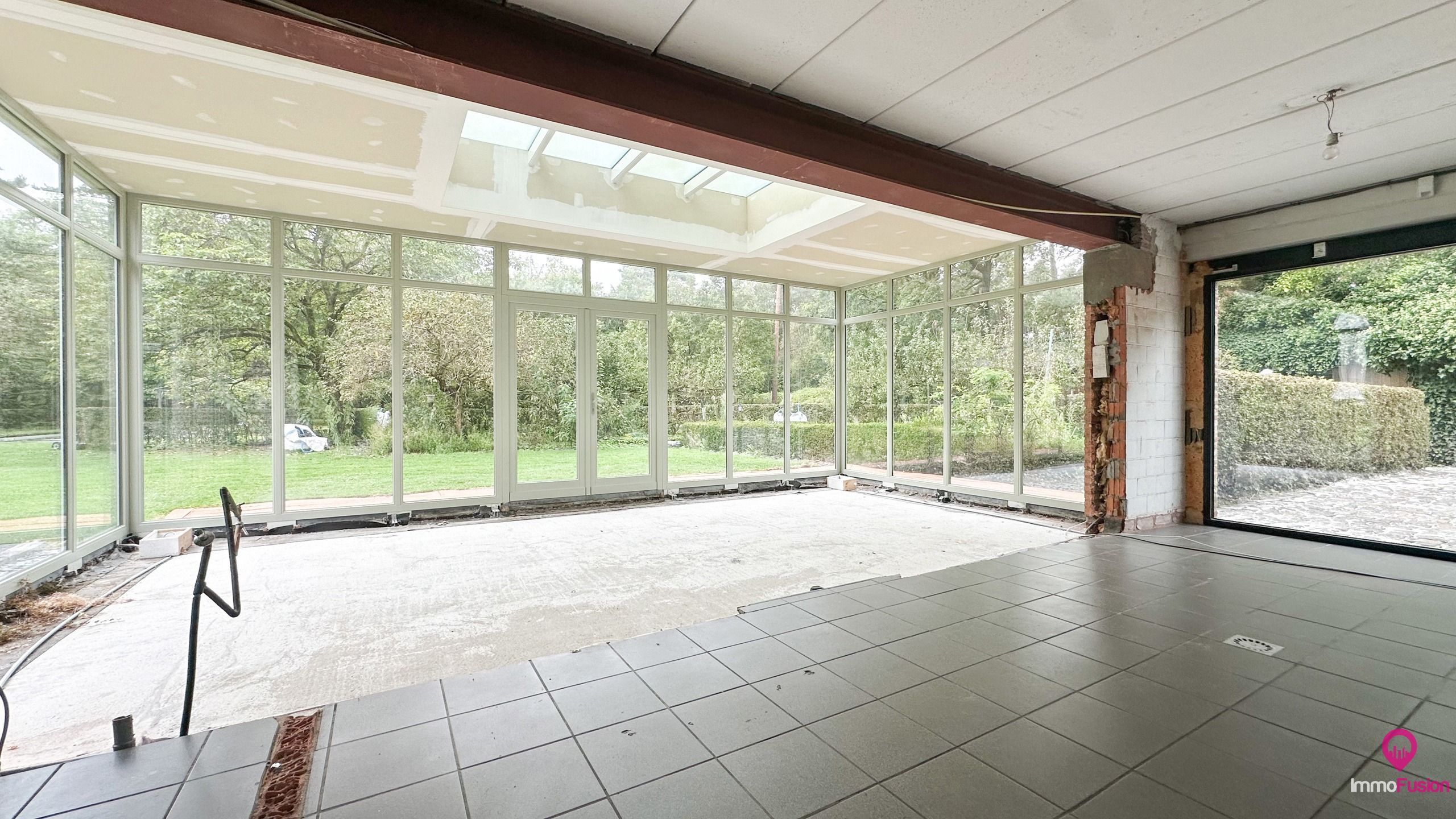 Uitzonderlijk gelegen villa met 5 slpks + zwembad op 1,97ha! foto 24