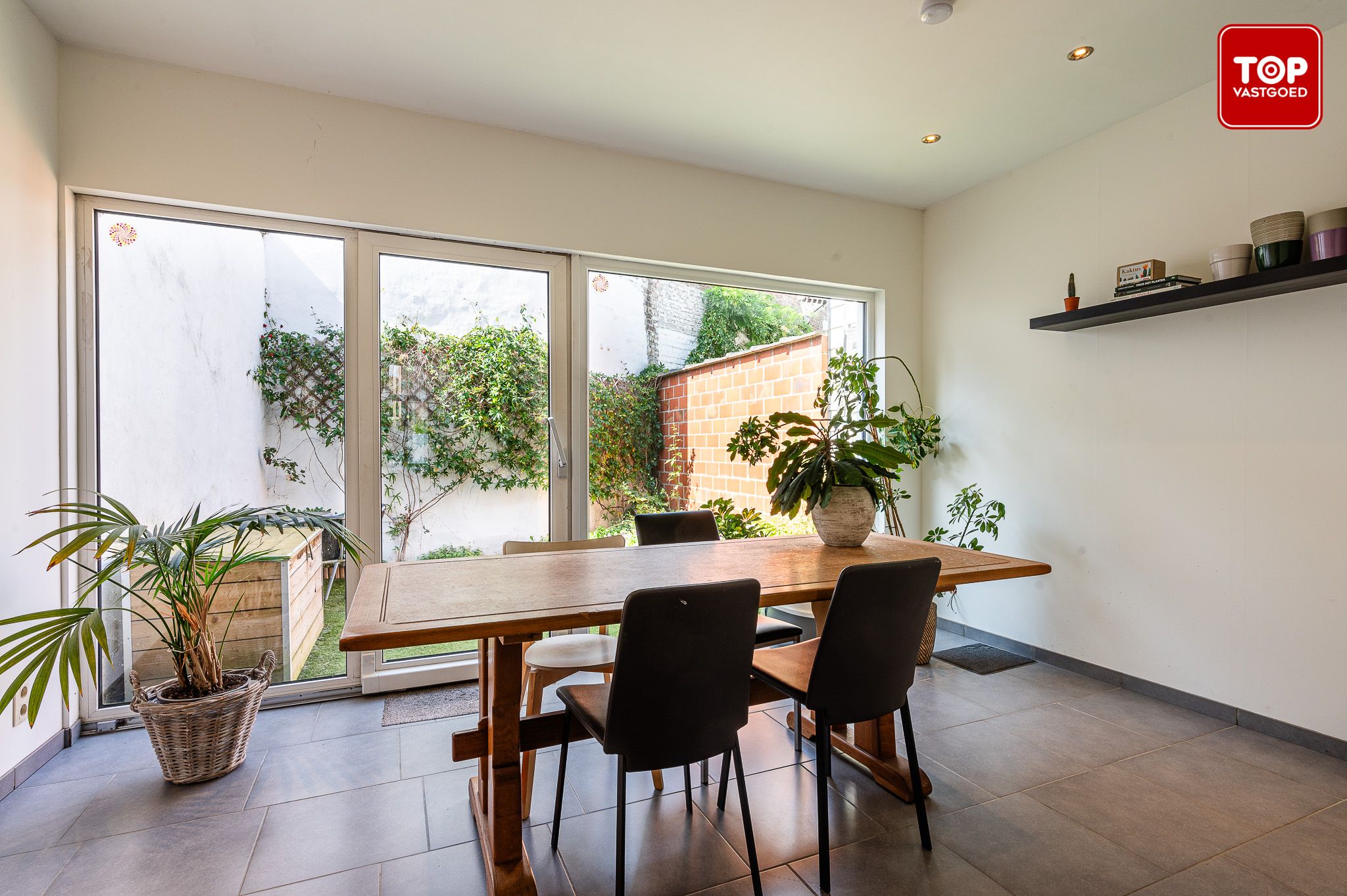 Charmante gerenoveerde rijwoning met 3 slaapkamers op toplocatie foto 7