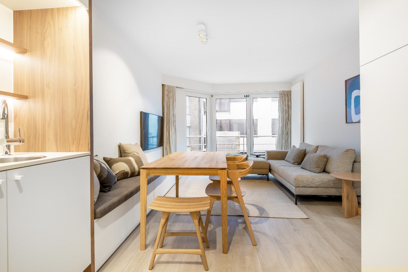Appartement met zijdelings zeezicht gelegen tussen het Driehoeksplein en het Albertplein in het Zoute. foto 3