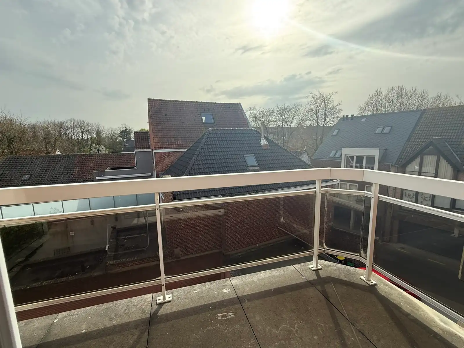 Lichtrijk appartement gelegen nabij centrum op de derde verdieping van kleinschalige bouw.  foto 8