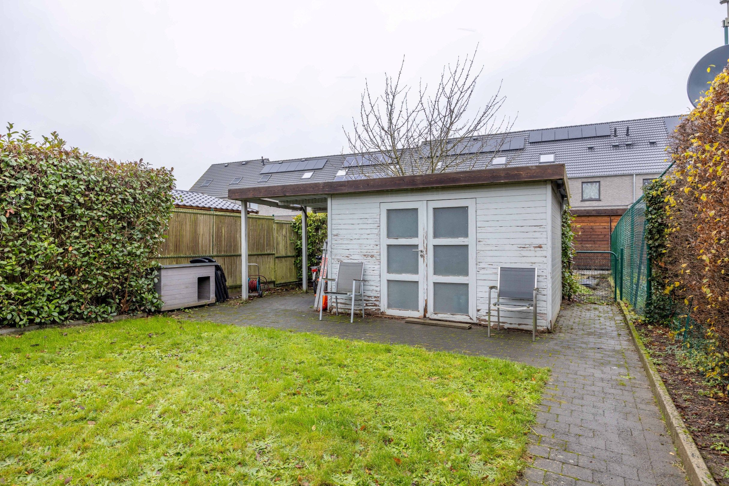 HOB MET CARPORT OP RUSTIGE LOCATIE foto 25