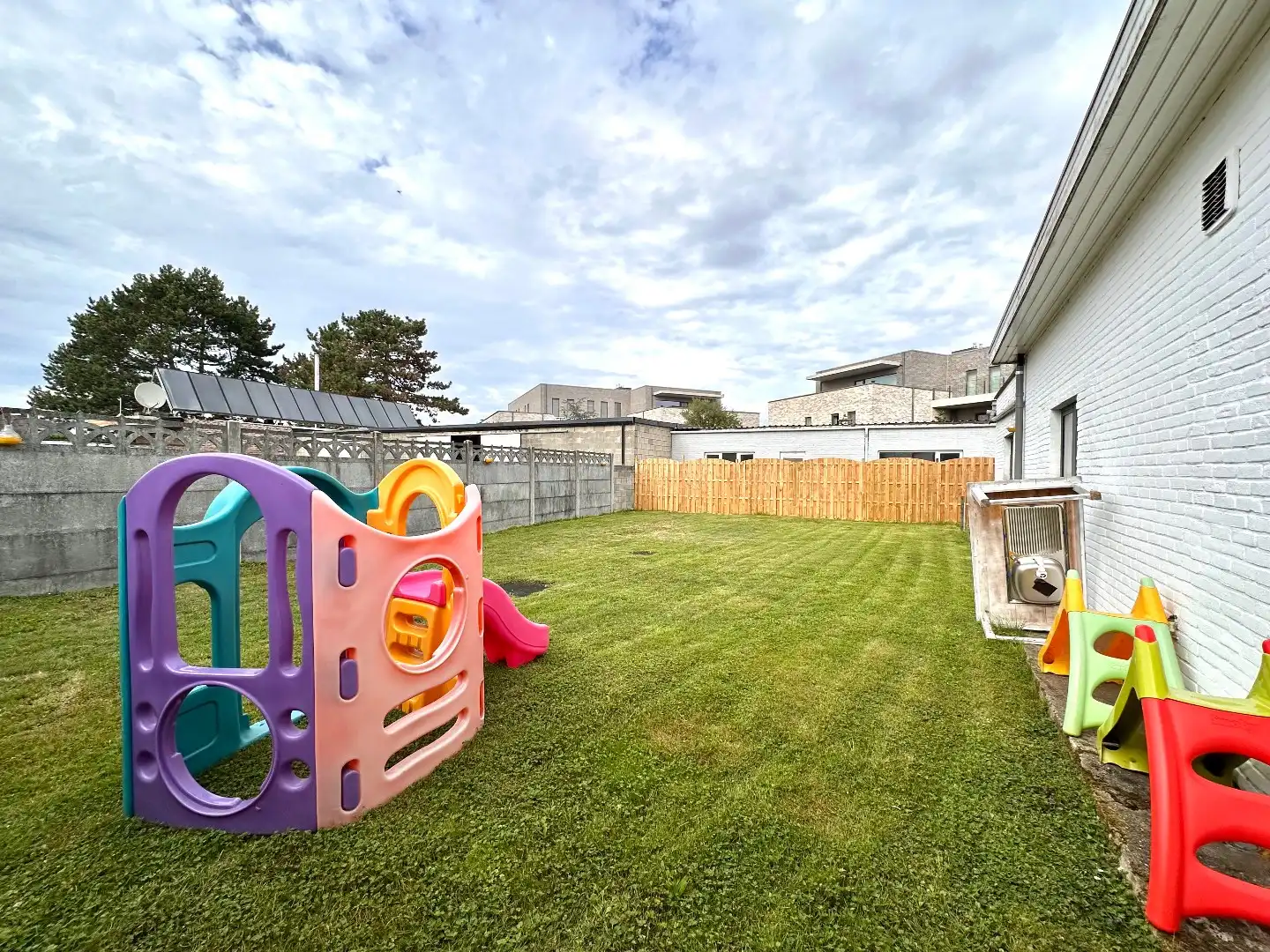 Veelzijdig handelshuis met ruime tuin – momenteel ingericht als crèche foto 19
