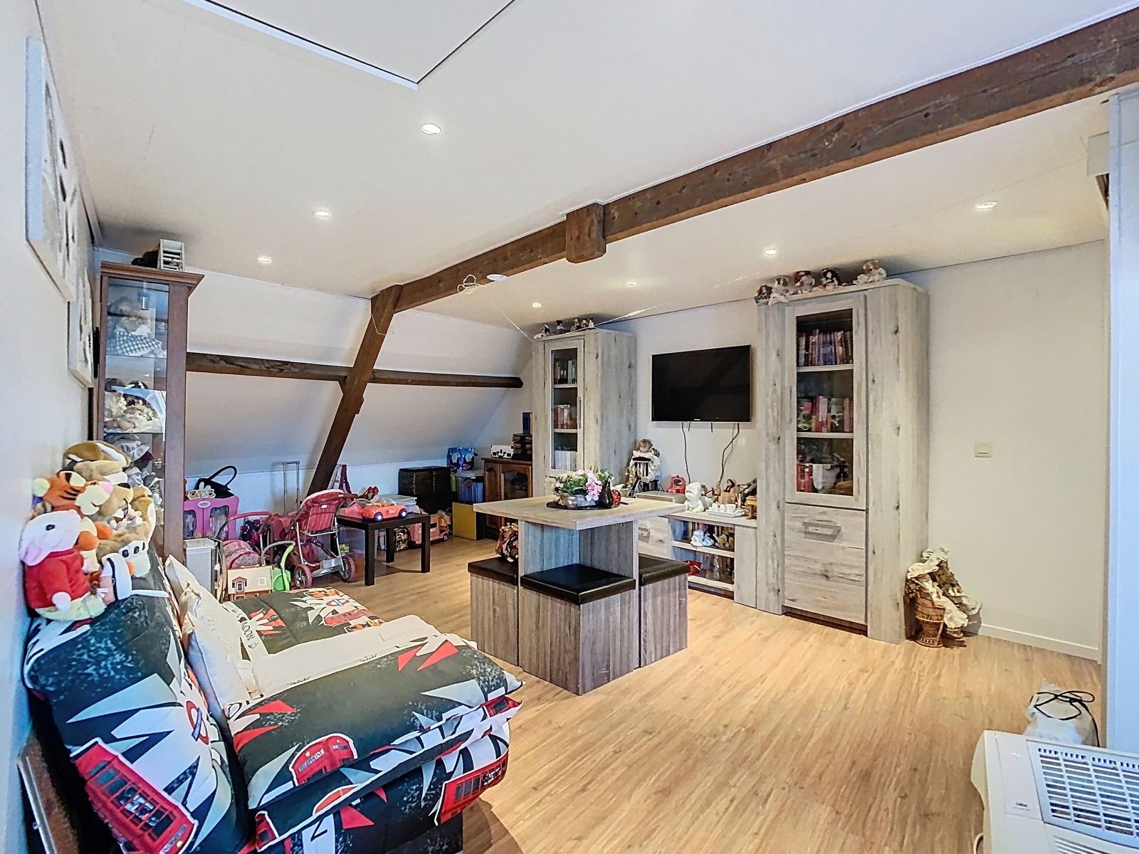 Charmante rijwoning met 3 slaapkamers én tuin, te Gijzegem! foto 14